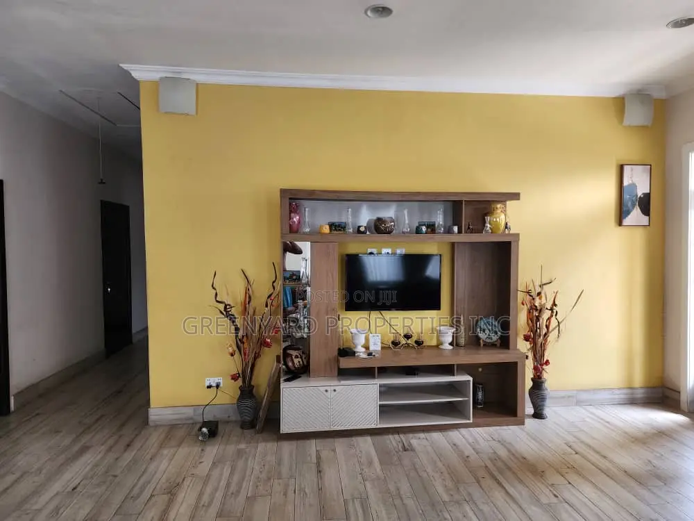 4bdrm House in C25 Royal Palm, Tema Metropolitan for sale