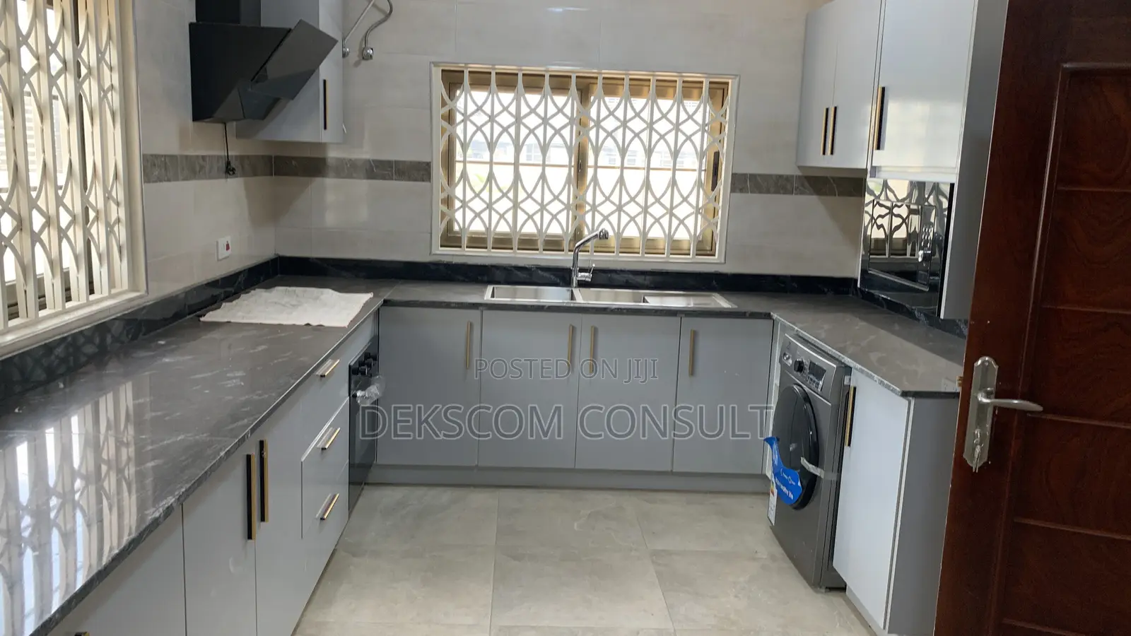 4bdrm House in Adenta for sale