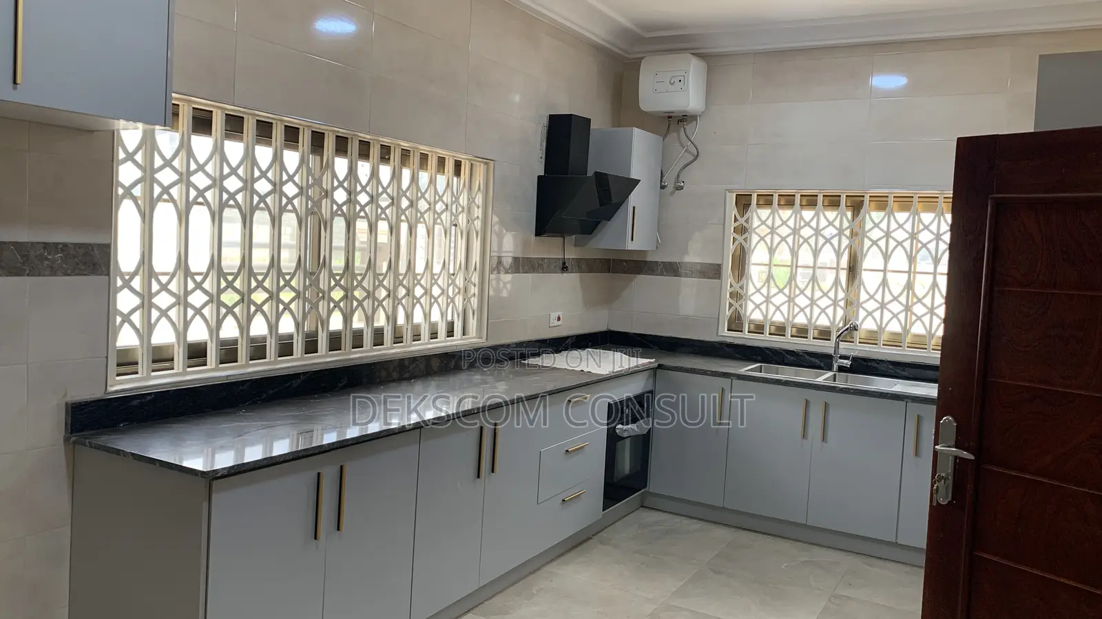 4bdrm House in Adenta for sale