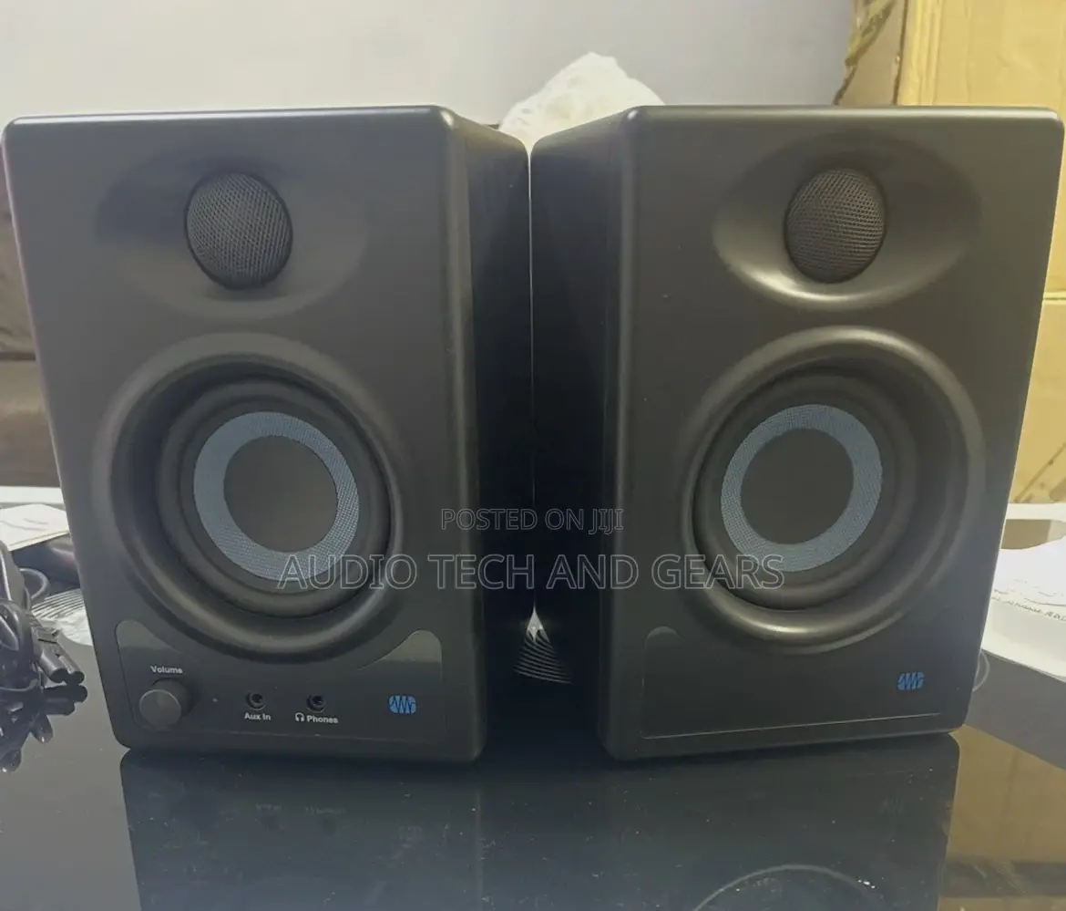 Active Studio Monitors With Monitor Stand