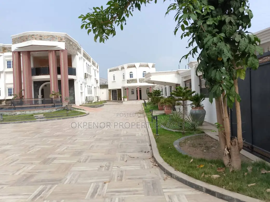 7bdrm House in Tema Com12 for sale