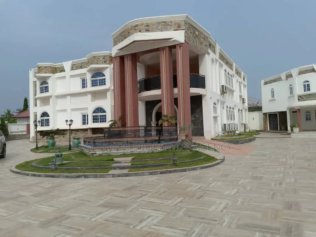 7bdrm House in Tema Com12 for sale