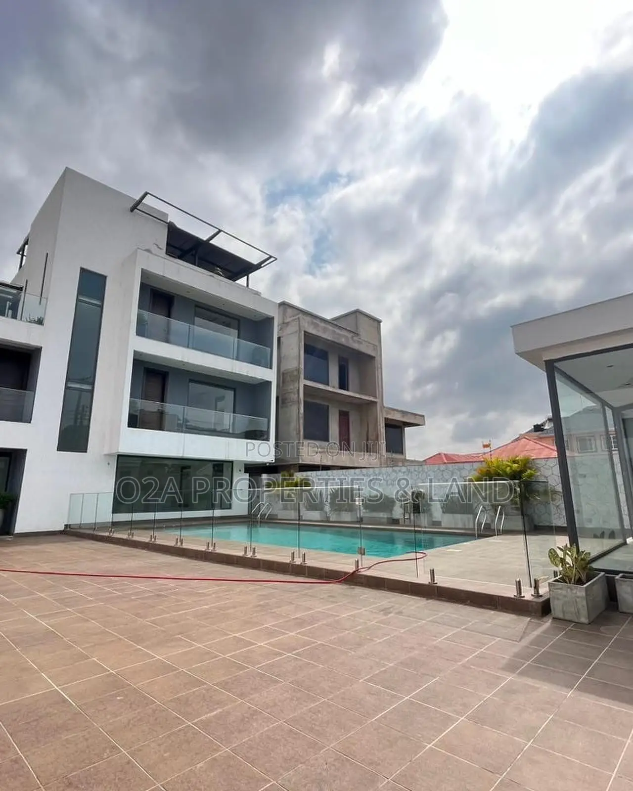 5bdrm House in Adjiringanor, Ability for sale