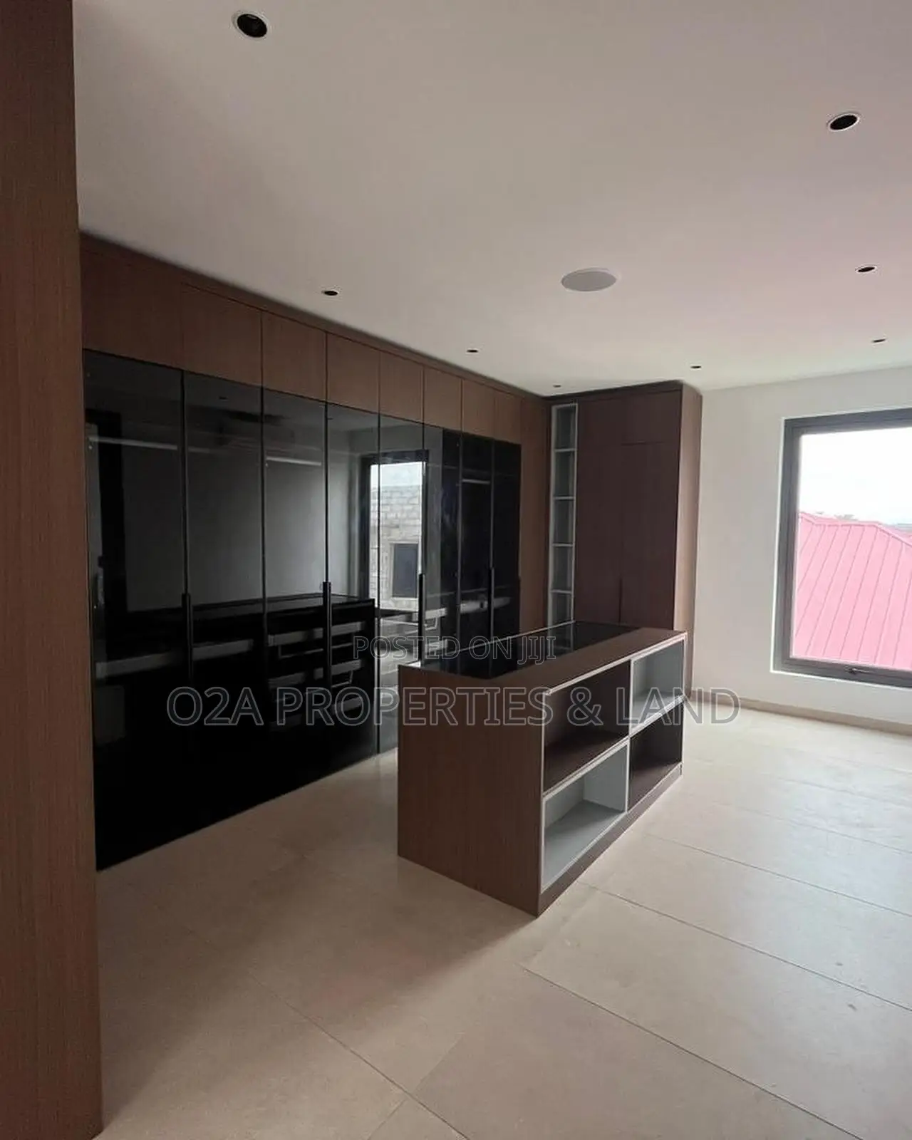5bdrm House in Adjiringanor, Ability for sale