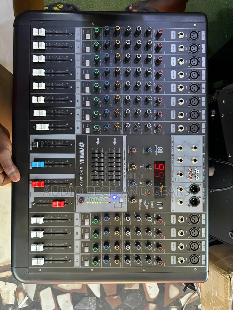 Yamaha KPG-8812 12 Channel Powered Mixer