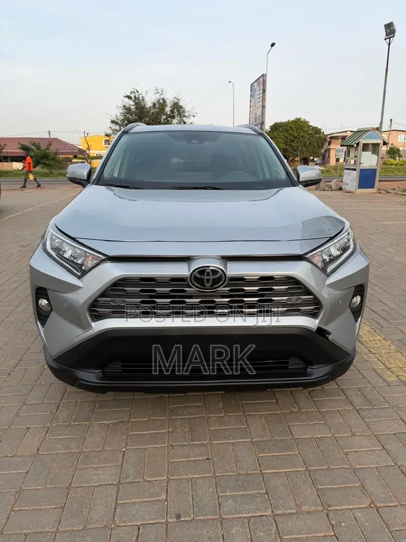 Toyota RAV4 2021 Silver