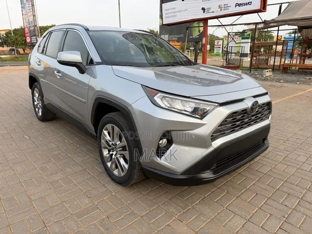 Toyota RAV4 2021 Silver