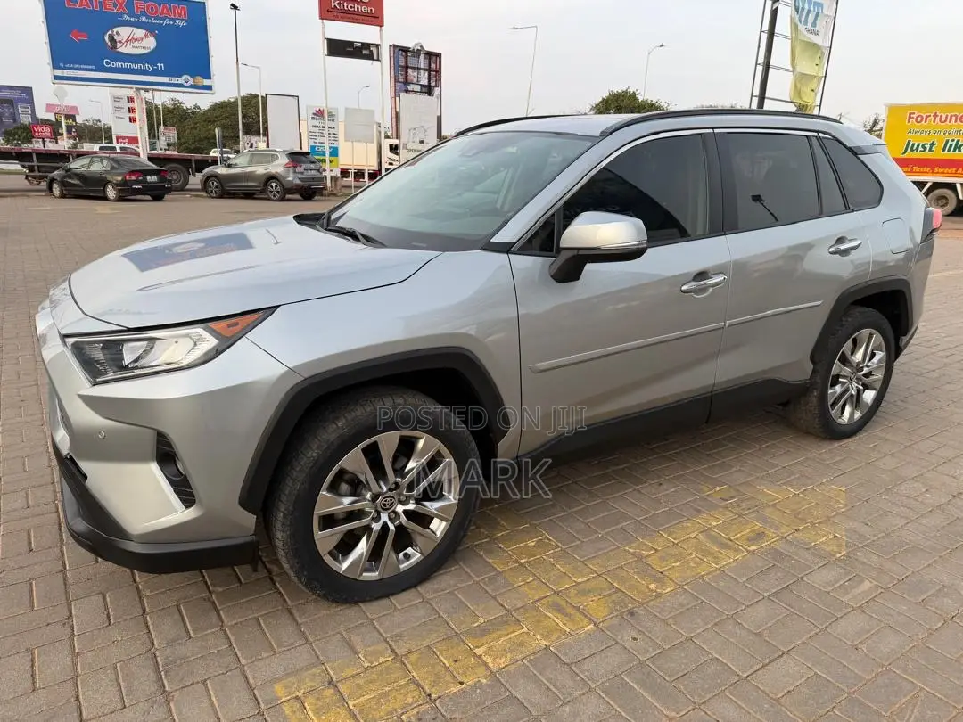 Toyota RAV4 2021 Silver