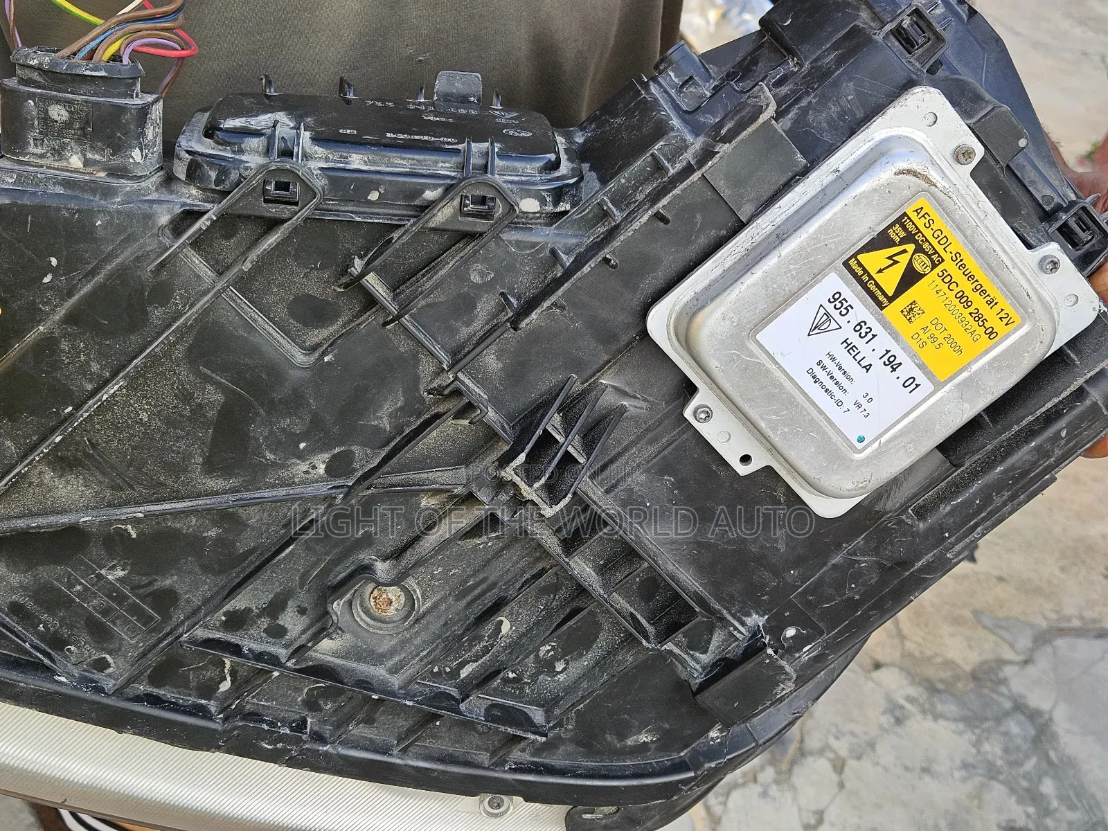 Porsche Cayenne Headlight Charger Type Right Side