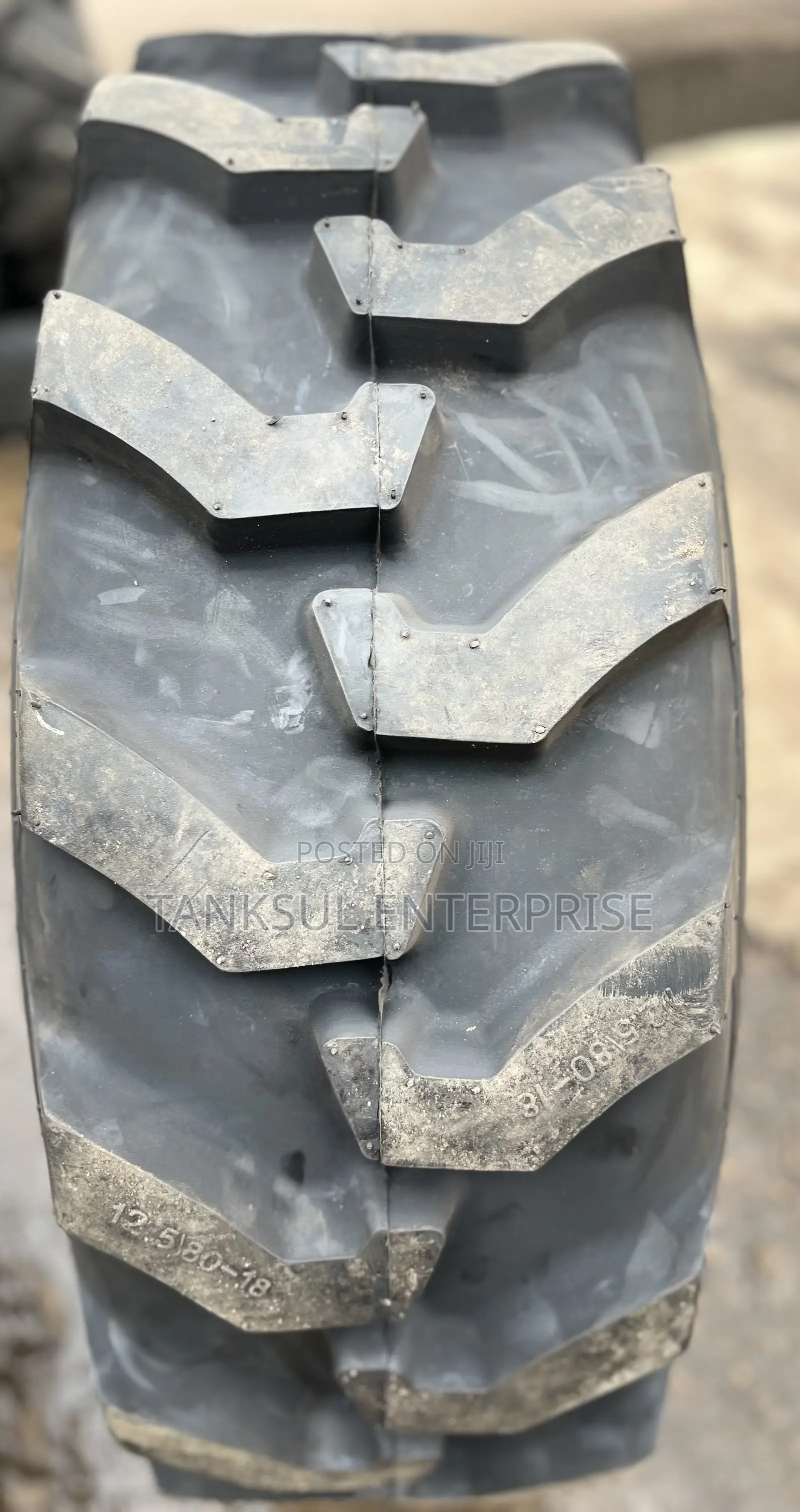 12.5 80 18 Backhoe Loader Tyre Vgl