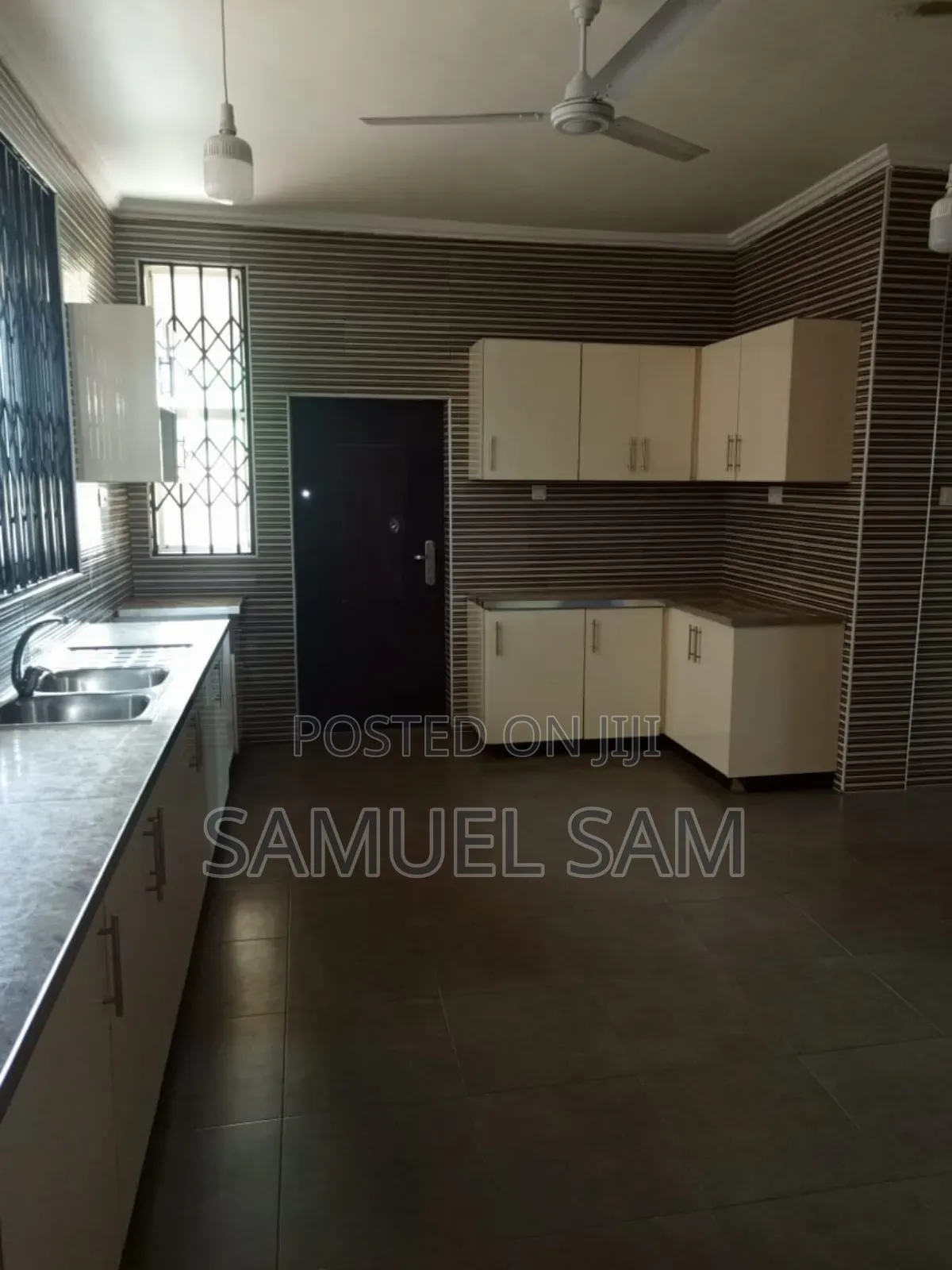5bdrm House in Tema Community 22 for rent