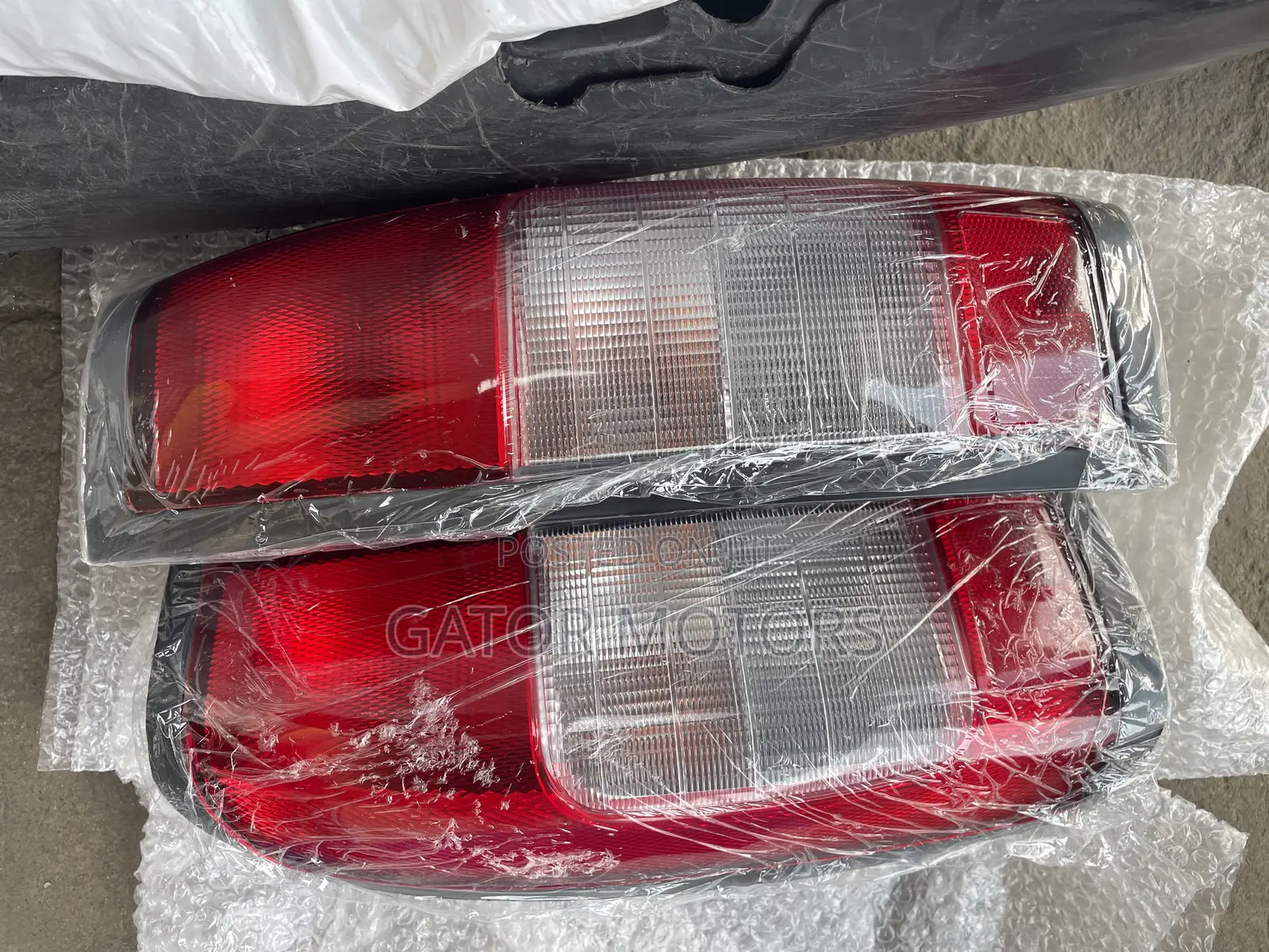 Nissan Hardbody Np300 Tail Lights