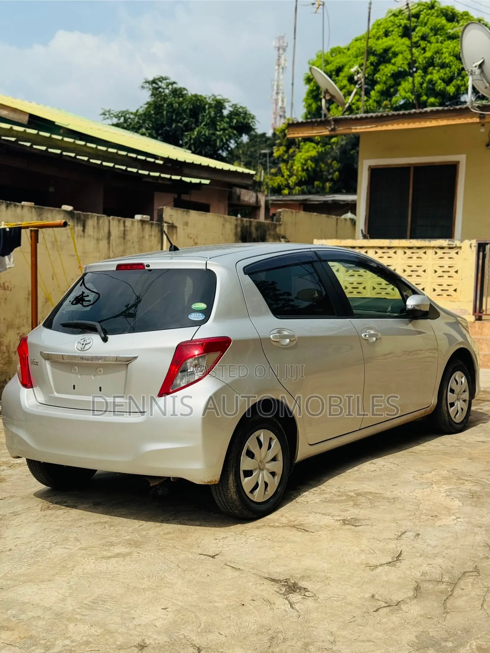 Toyota Vitz 1.3 FWD 5dr 2014 Silver
