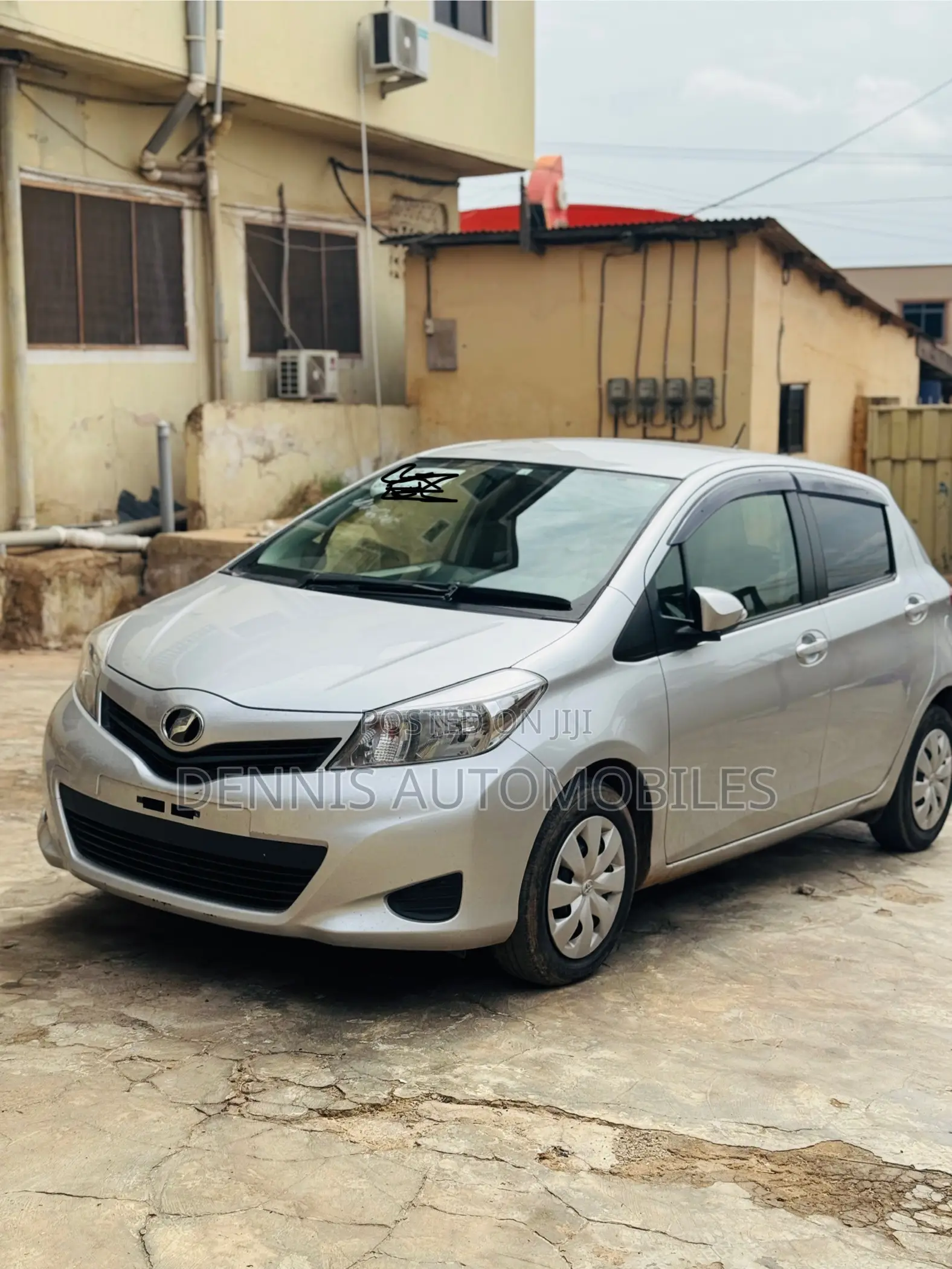 Toyota Vitz 1.3 FWD 5dr 2014 Silver