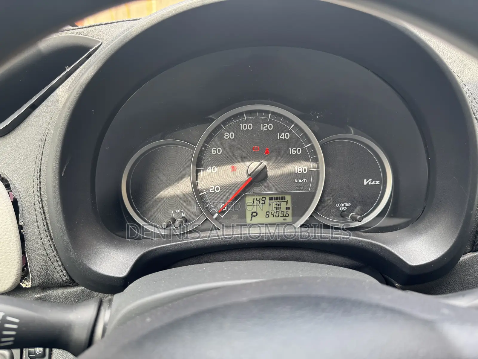 Toyota Vitz 1.3 FWD 5dr 2014 Silver