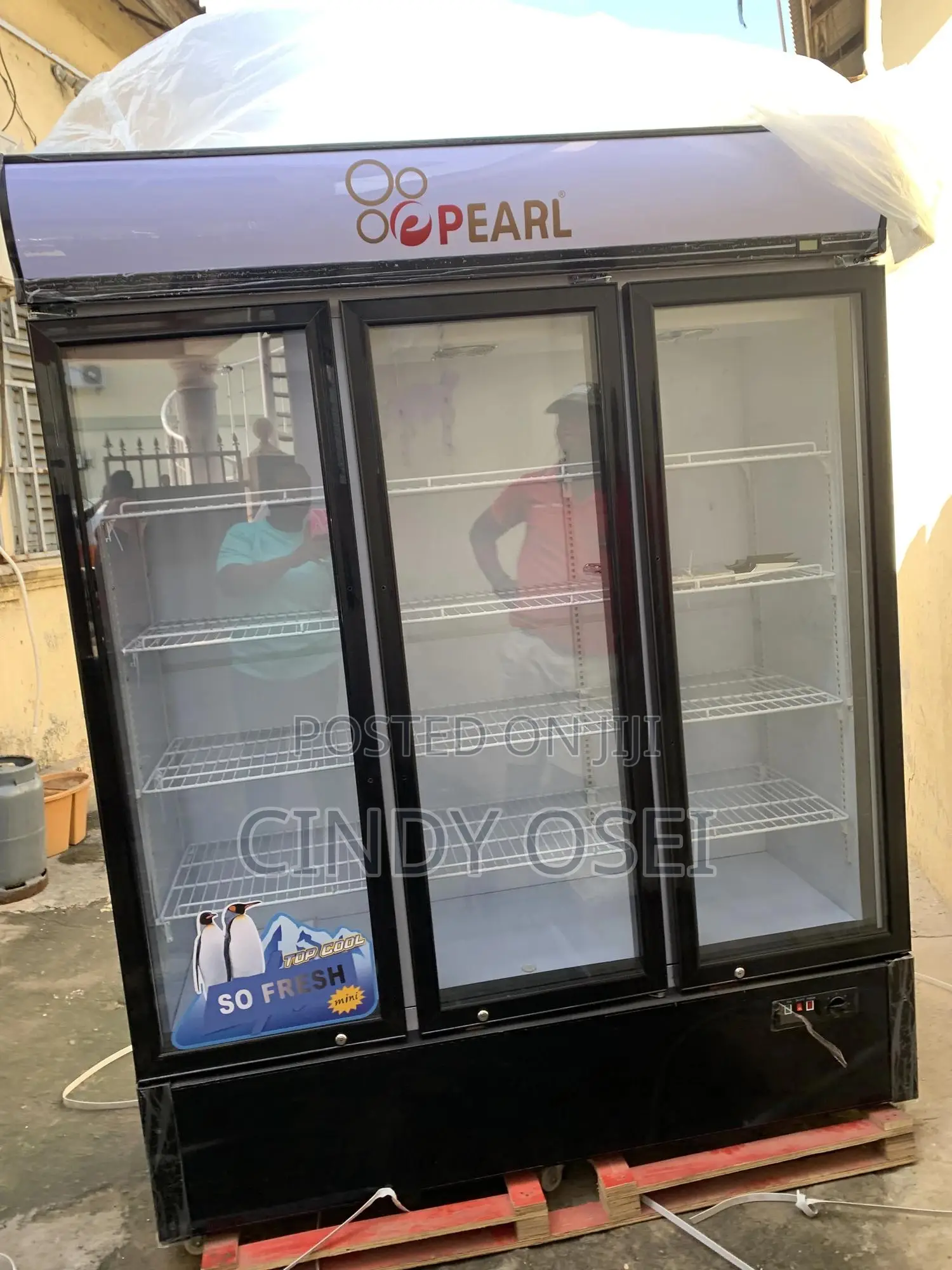 Attested Pearl 3doors Displayfridge 868liters