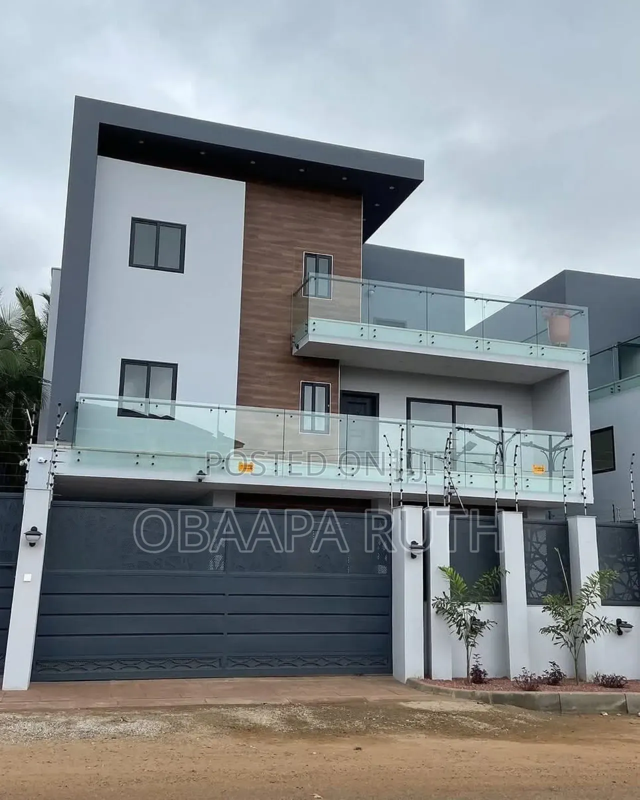 Furnished 5bdrm Duplex in Adjiriganor for sale