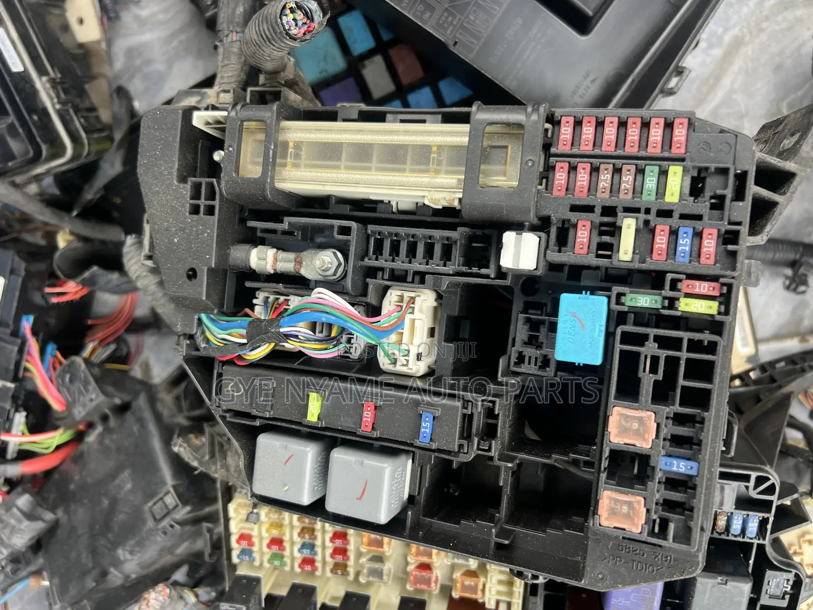 Toyota Corolla 2009:2013 Fuse Box