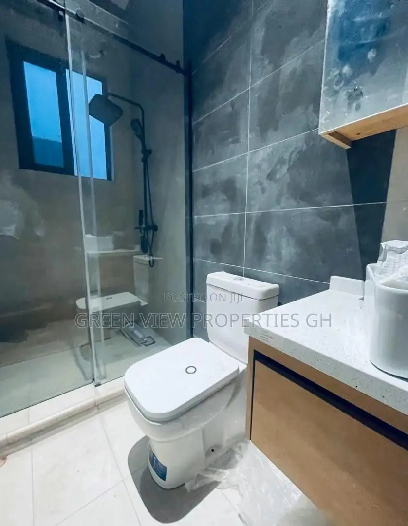 4bdrm Duplex in East Legon for sale