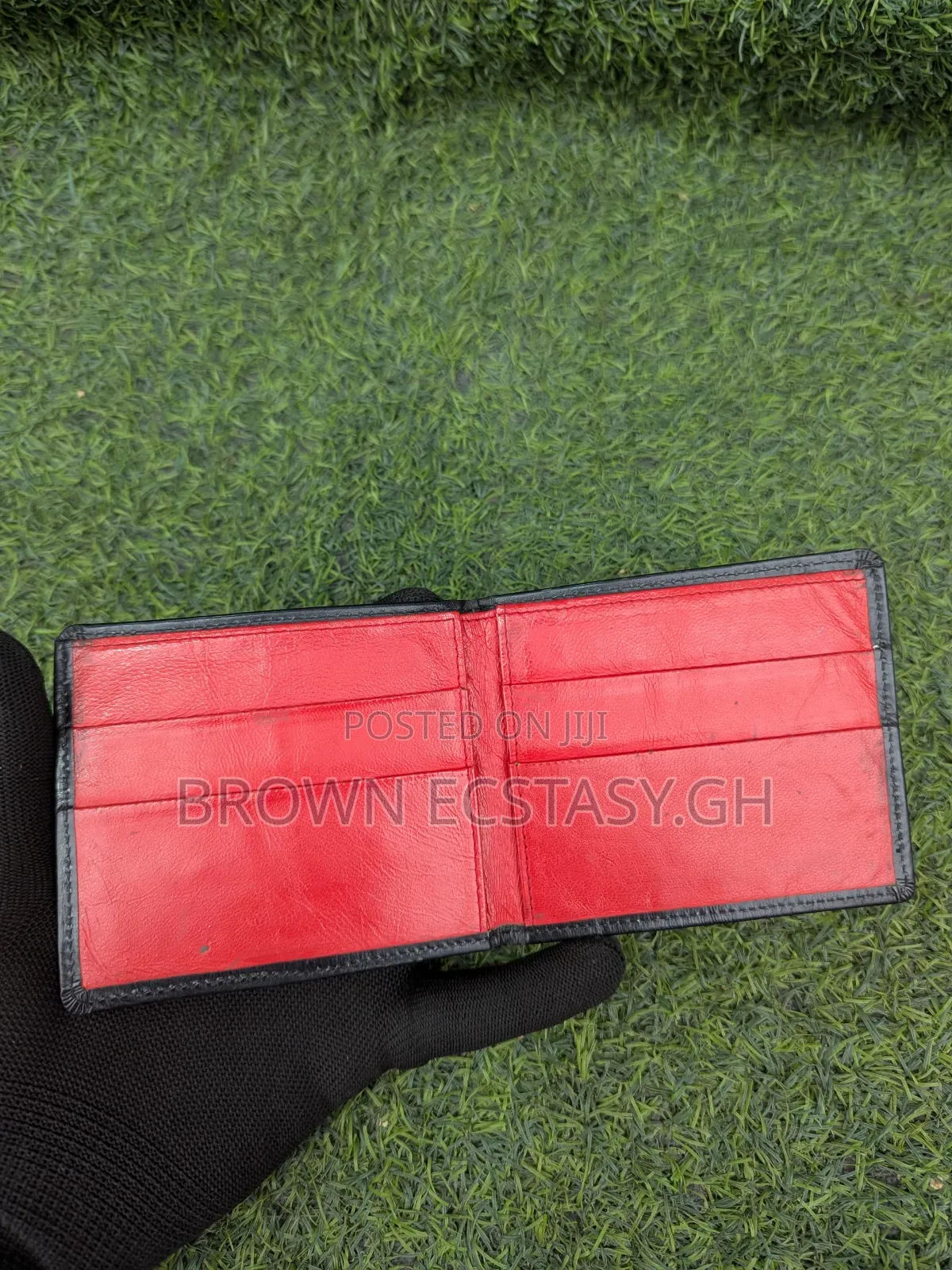 Two Toned Black and Red Wallet (Uk Used)