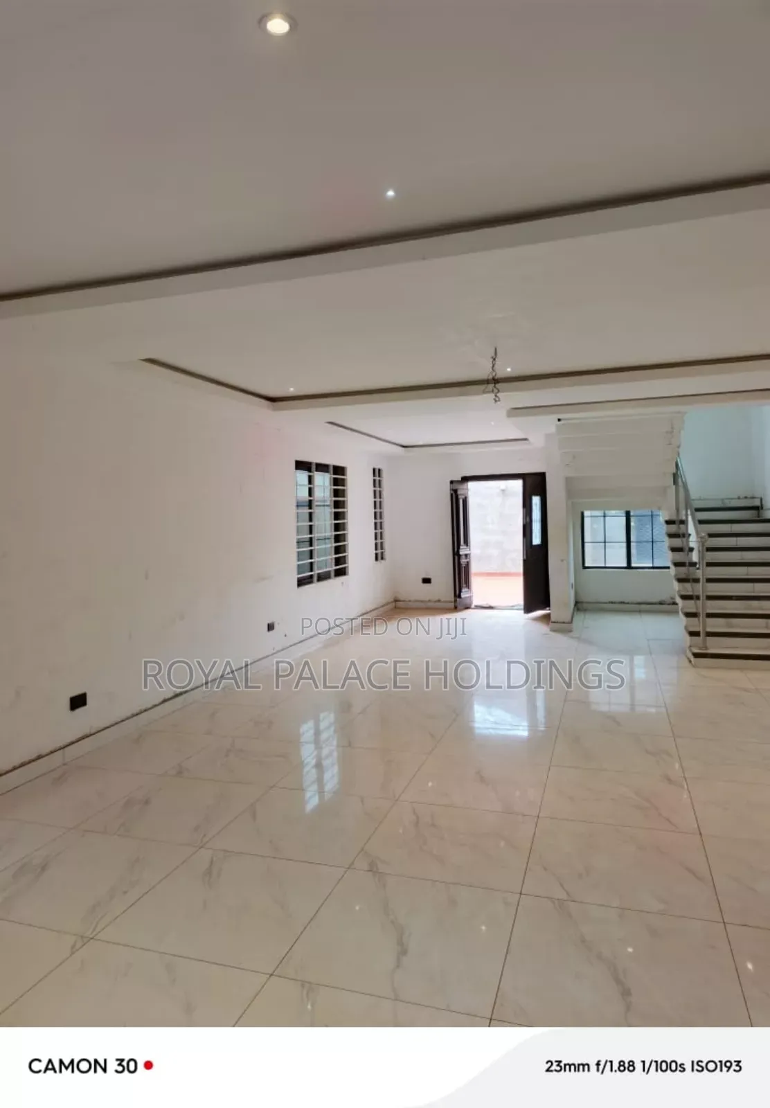 4bdrm Duplex in Adjiringanor, Adjiriganor for sale