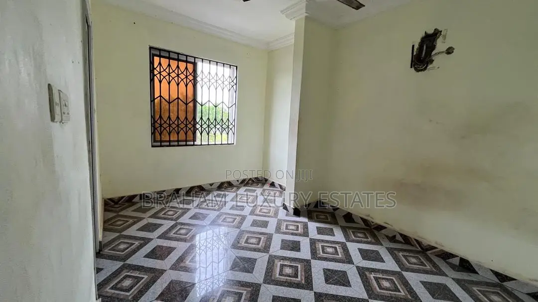 2bdrm Apartment in Braham Luxury Estate, Sakumono for rent