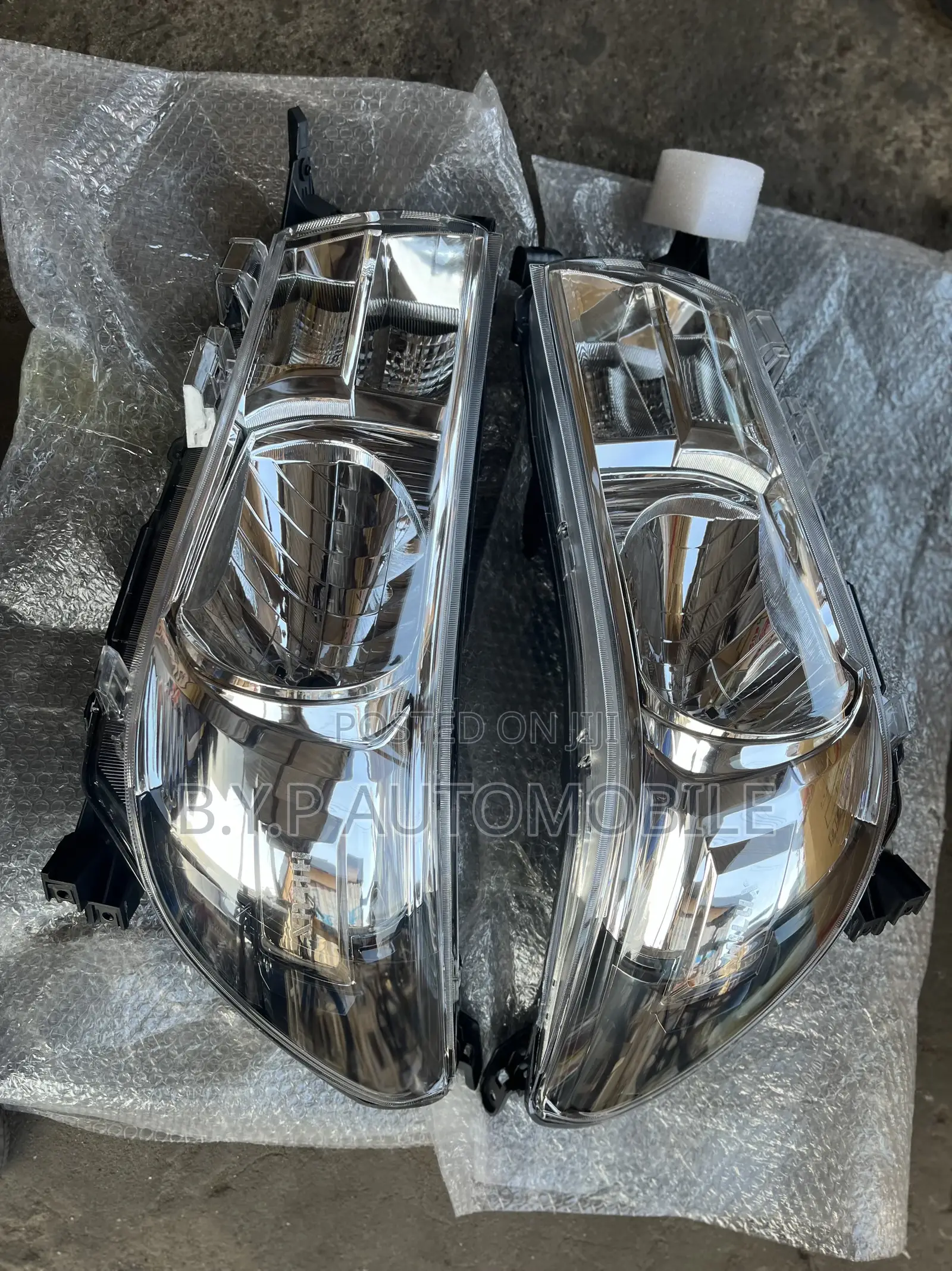 Toyota Hilux 2018 Normal Headlights