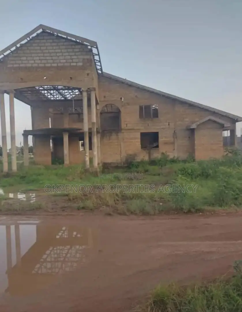 5bdrm House in Oyibi, Sasaabi for sale