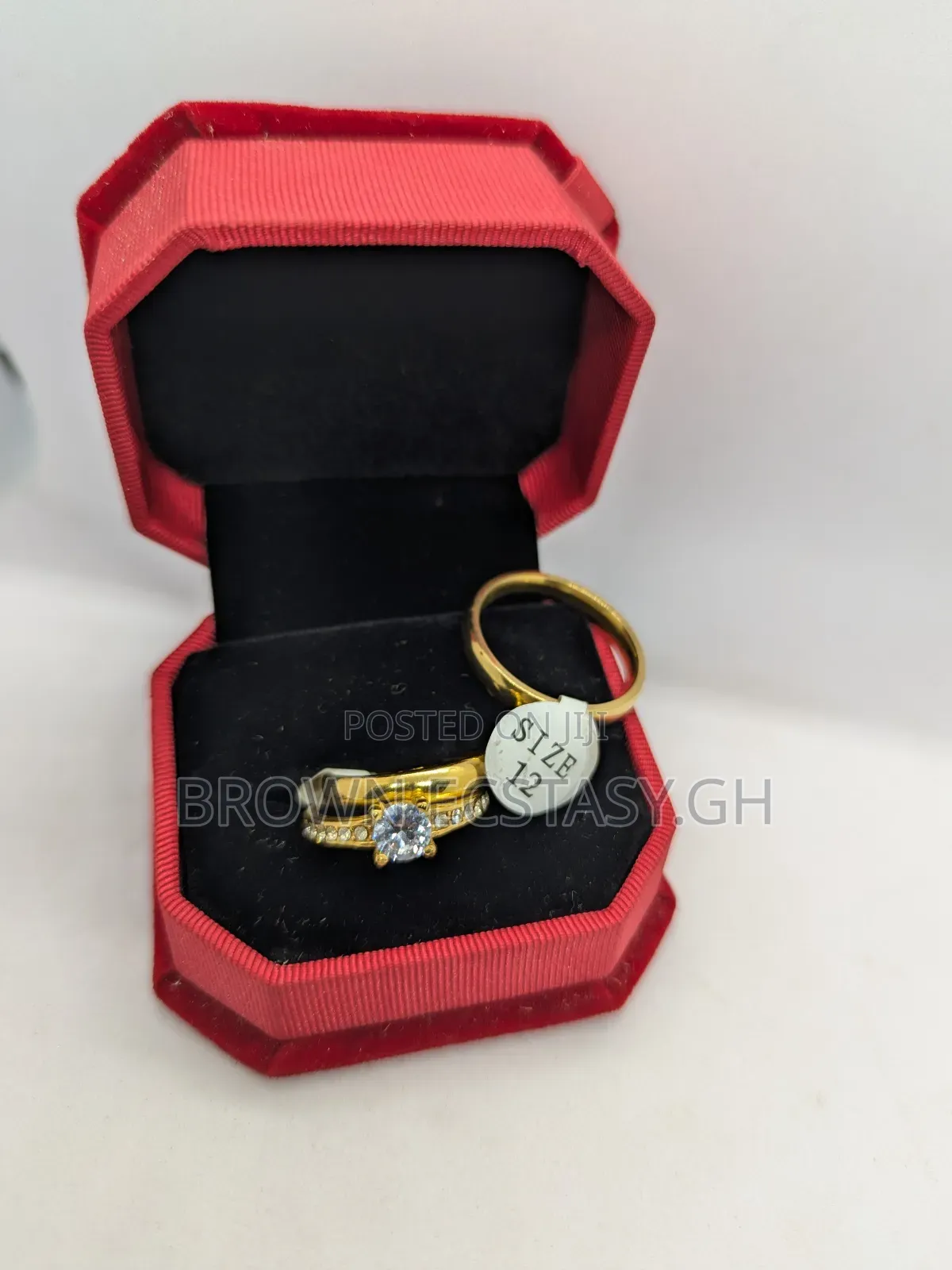3 Pieces Round Stone Wedding Rings (Swipe)