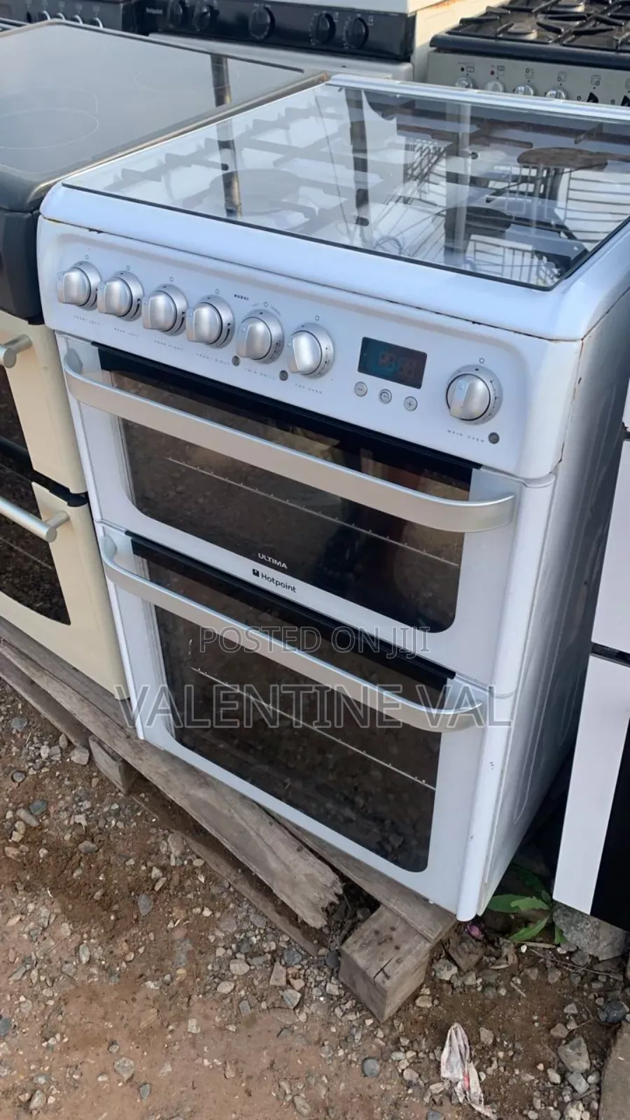 Hotpoint Sweet Cooking Stove With Both Oven/Grill Working Fine