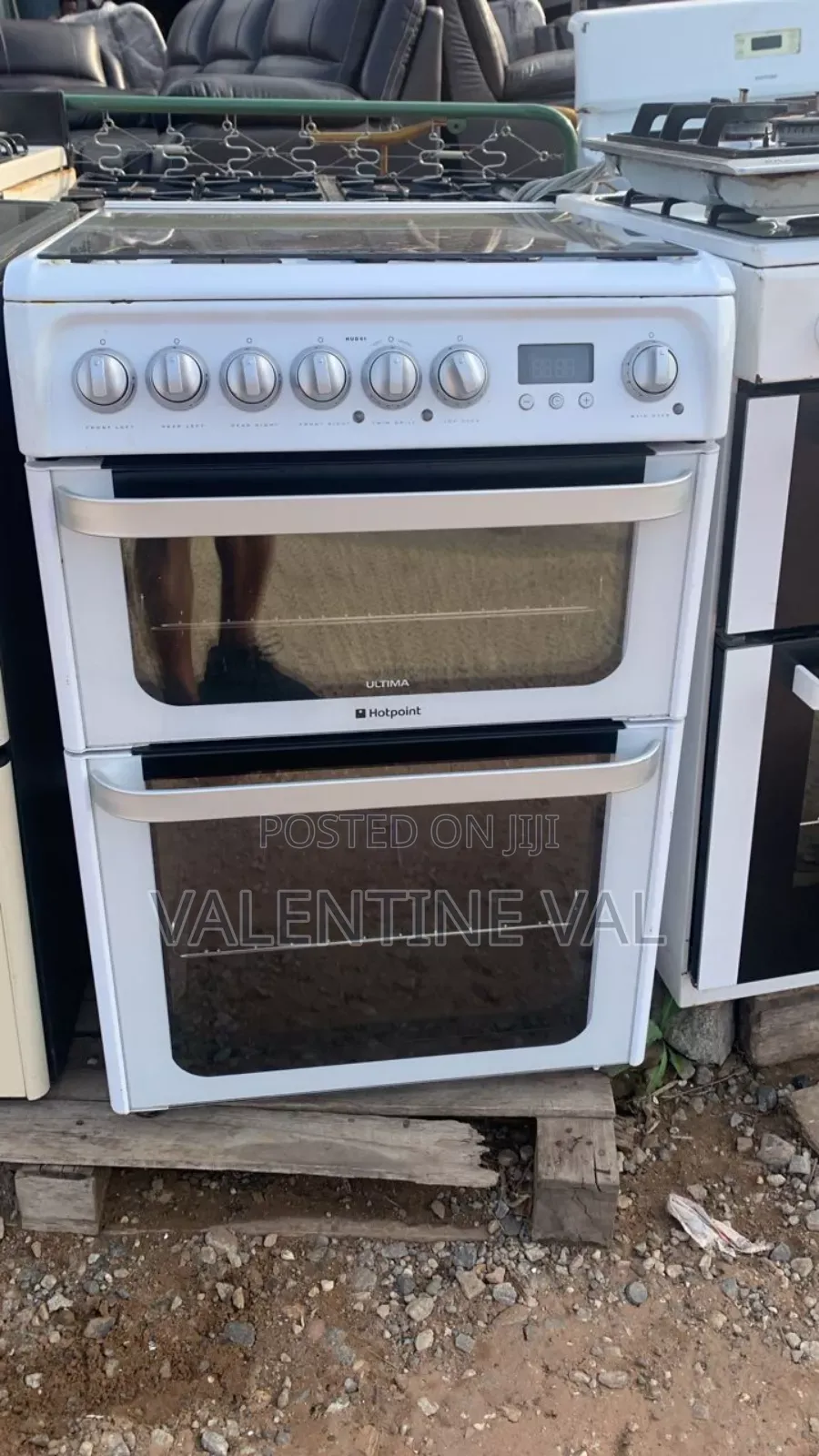 Hotpoint Sweet Cooking Stove With Both Oven/Grill Working Fine
