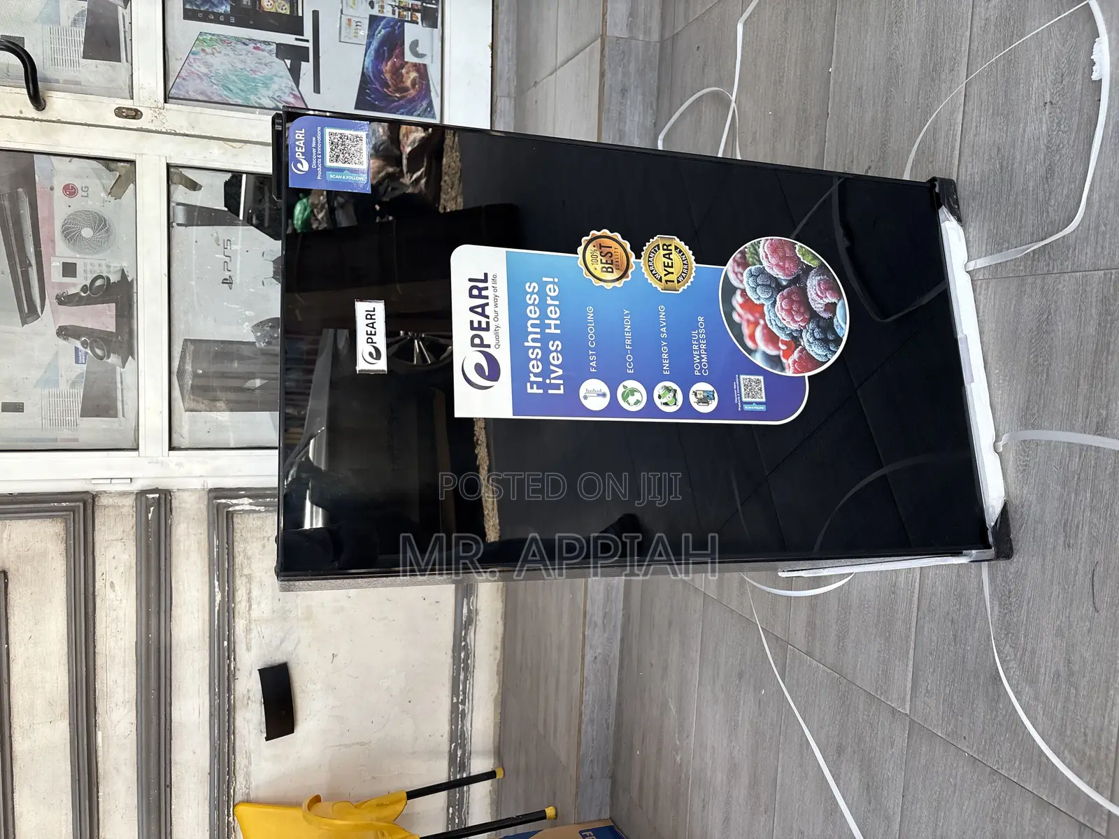 High Efficiency Pearl Single Door Mirror Finishing Table Top Fridge.