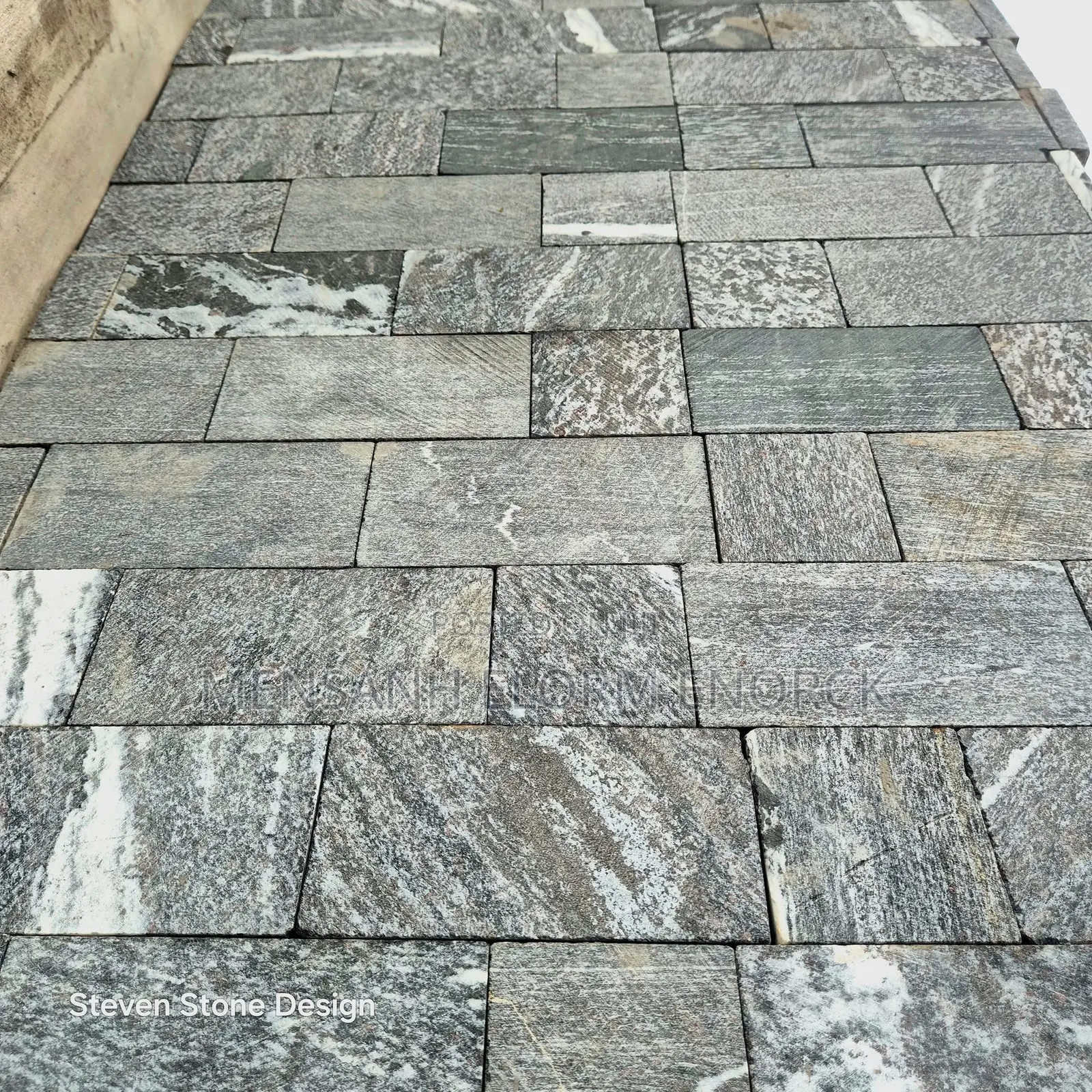 Stone Seler