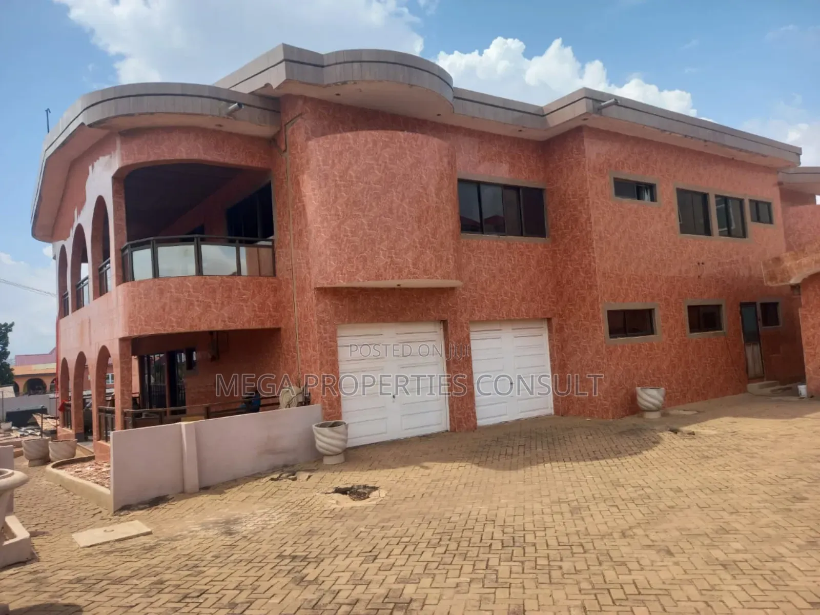 9bdrm House in Lapaz for sale