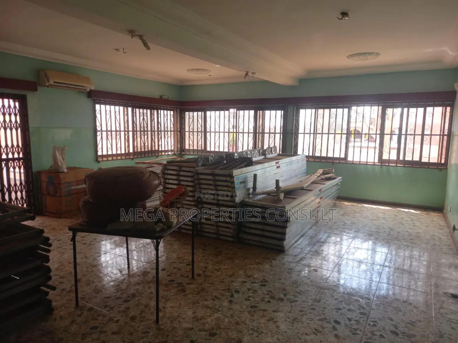 9bdrm House in Lapaz for sale