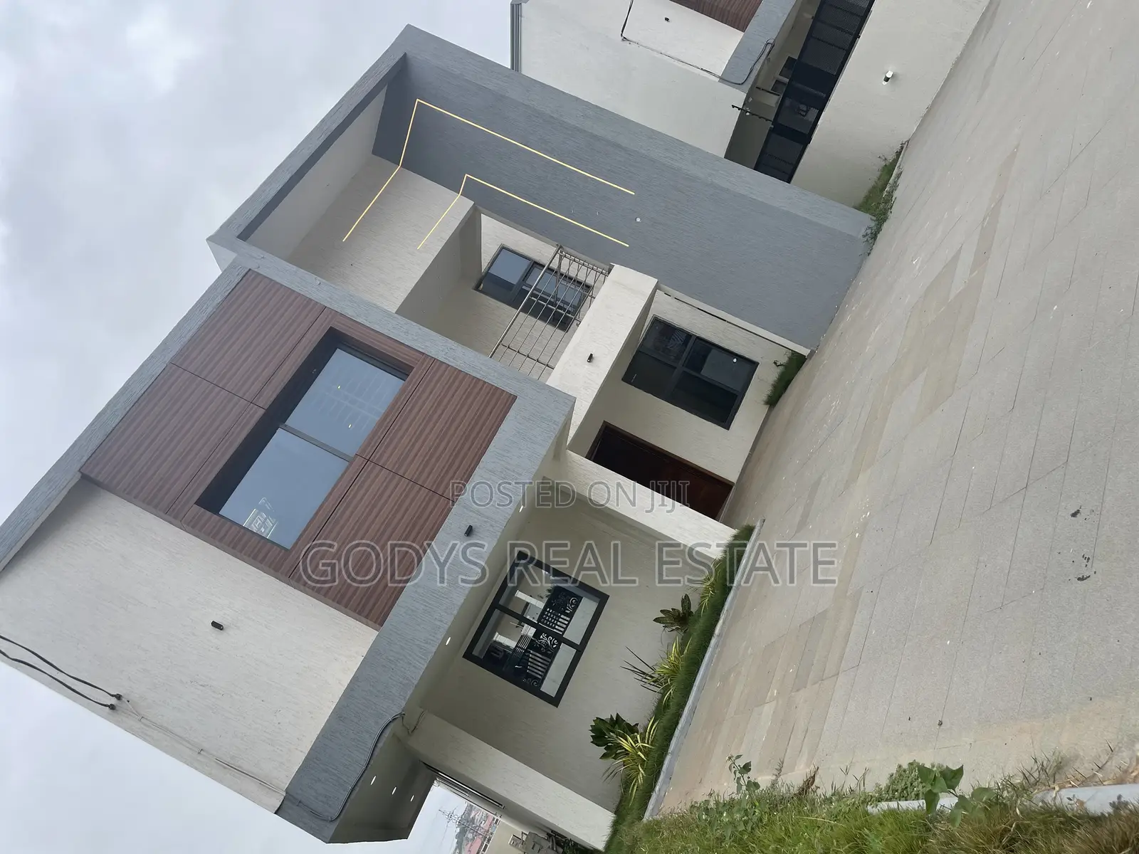 5bdrm Duplex in Westhills, Weija for sale