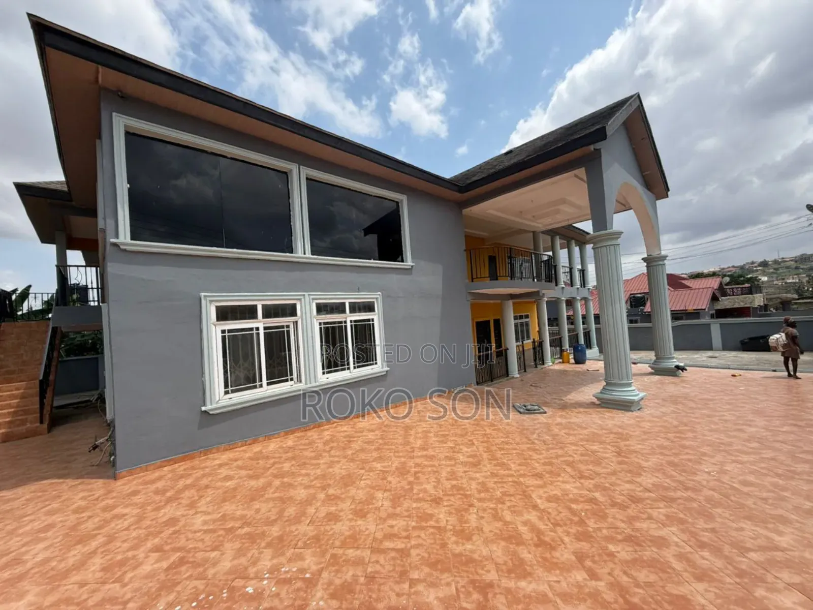6bdrm House in Dr Roko, Gbawe for sale