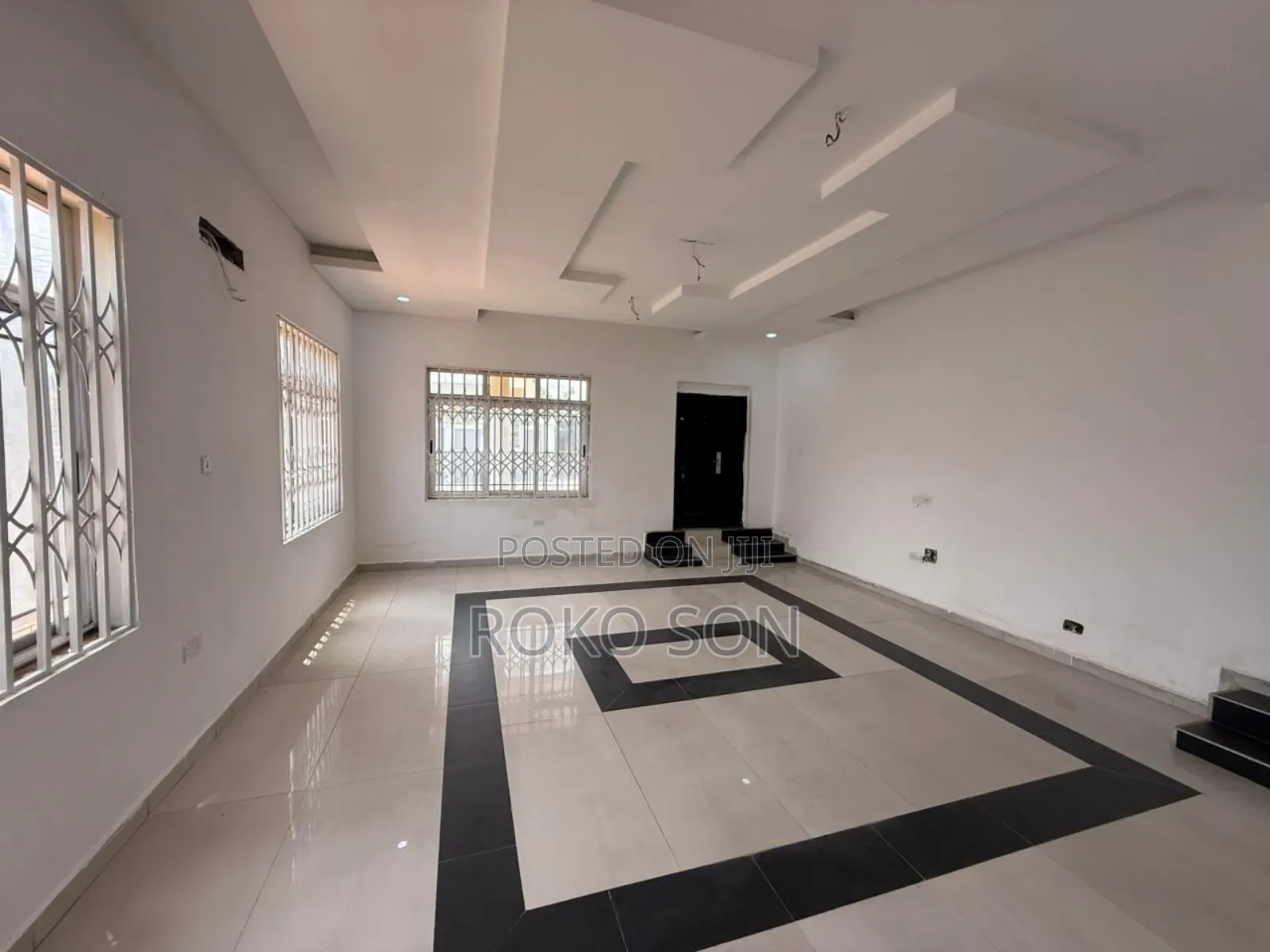 6bdrm House in Dr Roko, Gbawe for sale