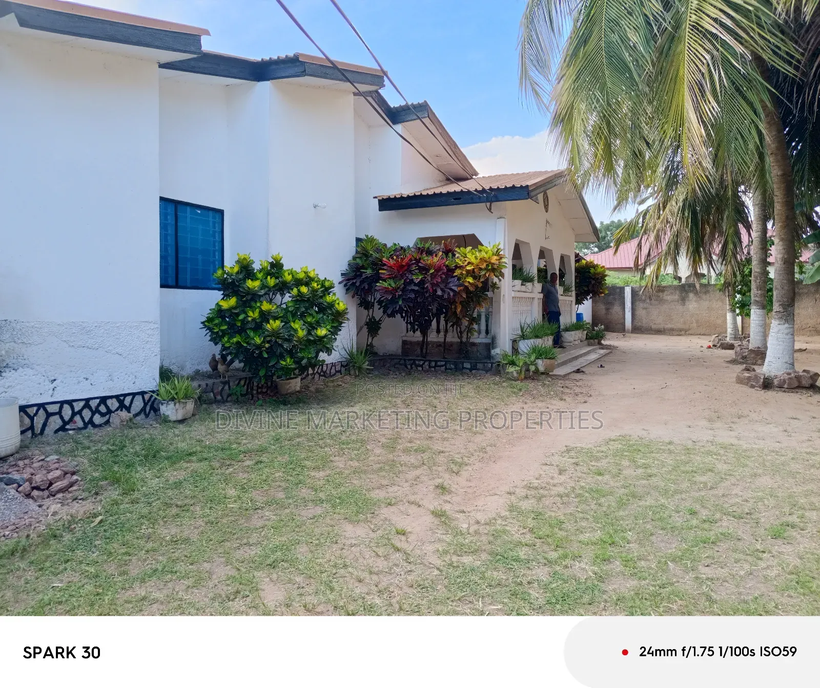 8bdrm House in Ablekuma To Amasaman for sale