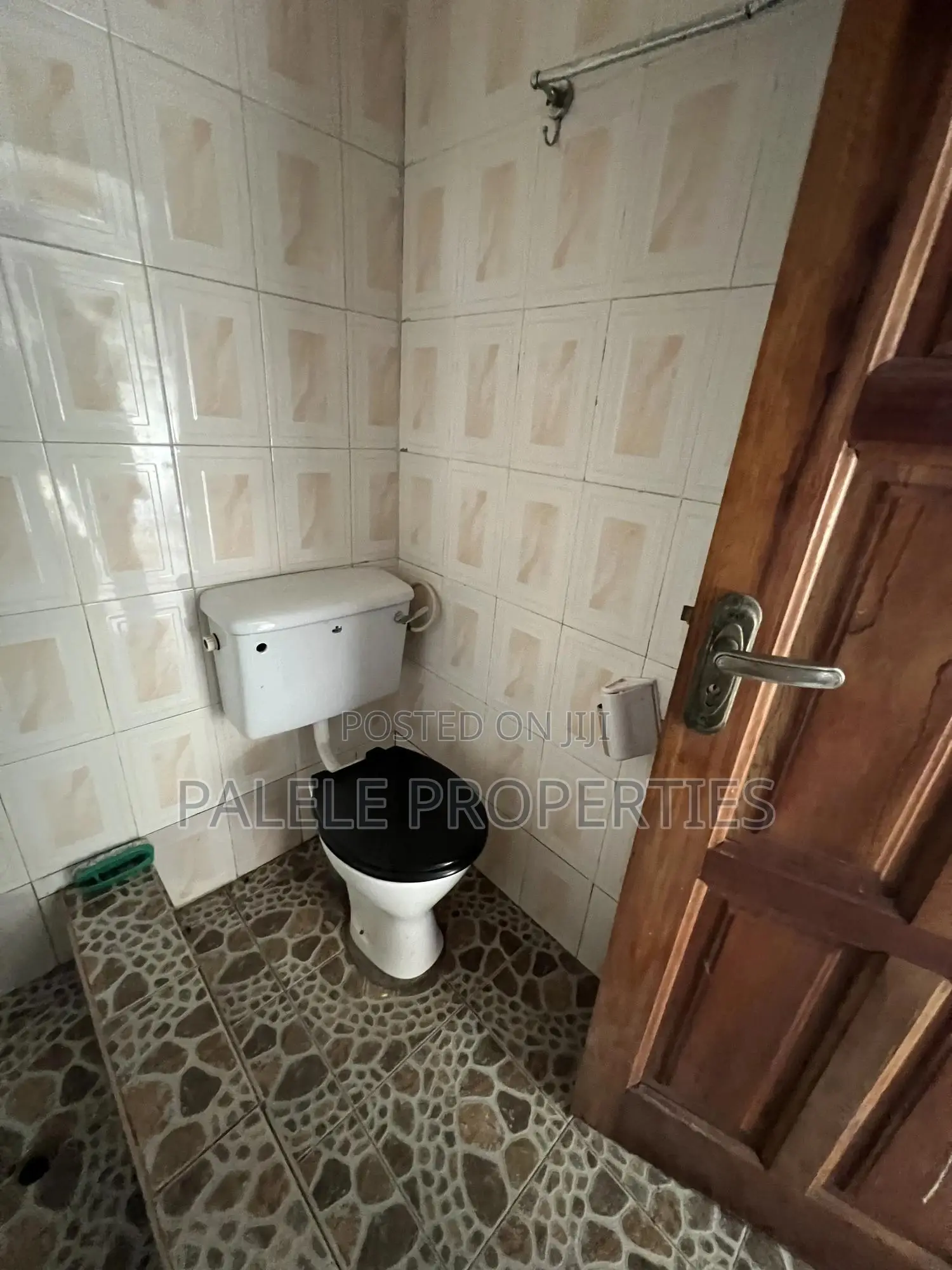1bdrm Apartment in Exhibition Round for rent