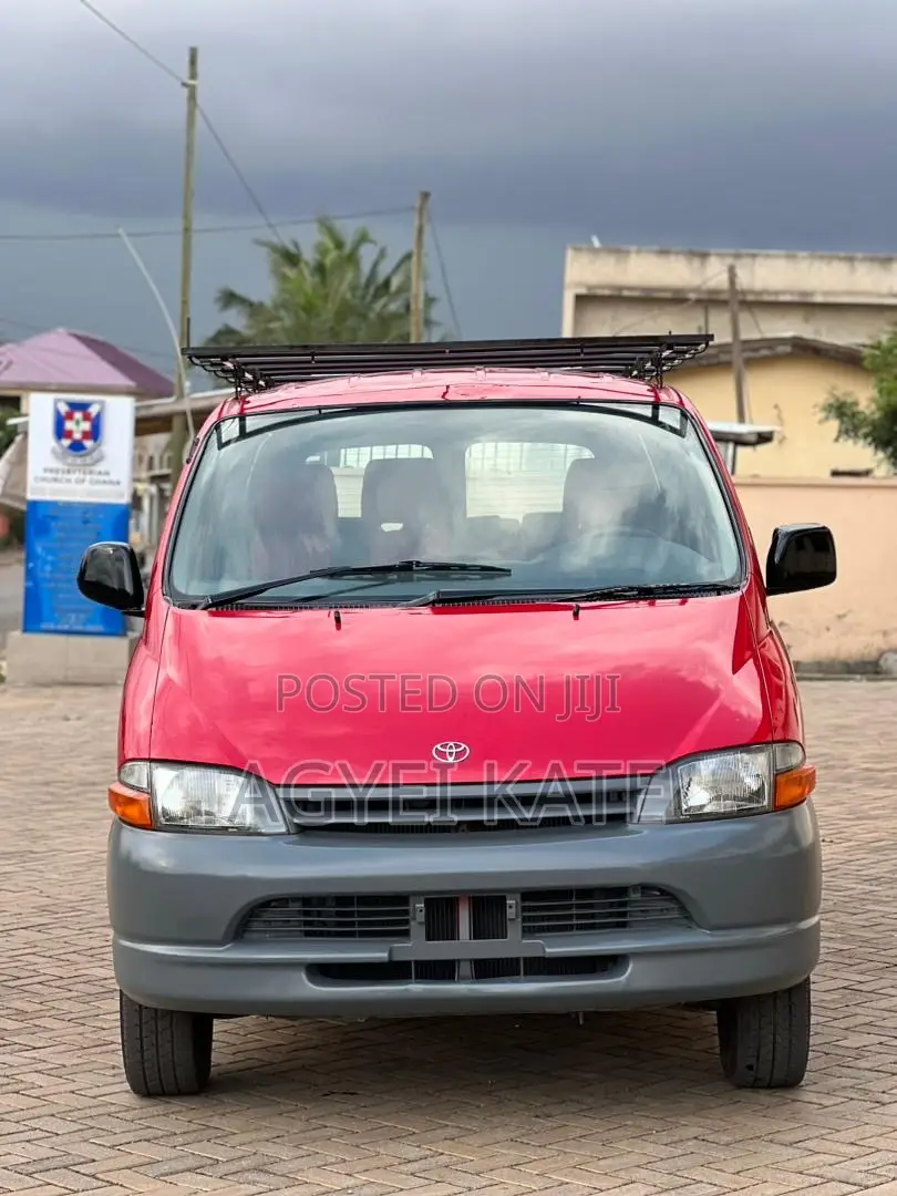 Toyota HiAce 2001 Red