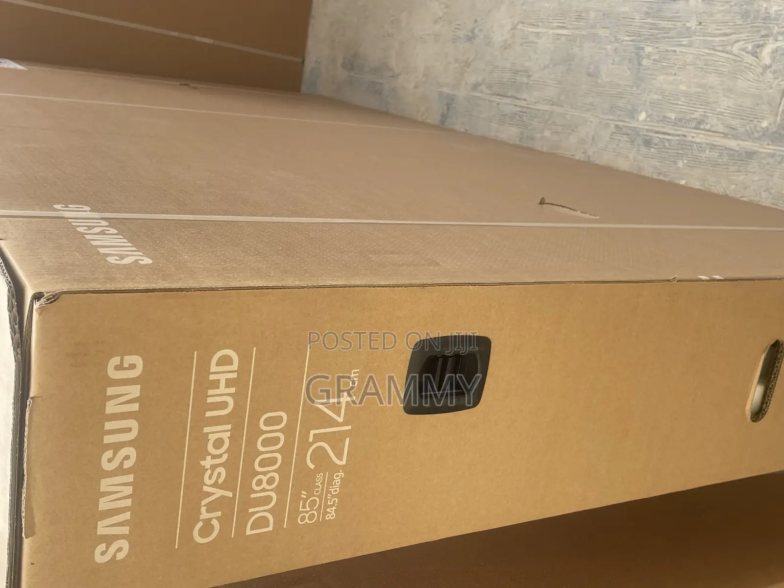 Brand New Crystal Uhd Du8000 Smart Tv 85 Inches