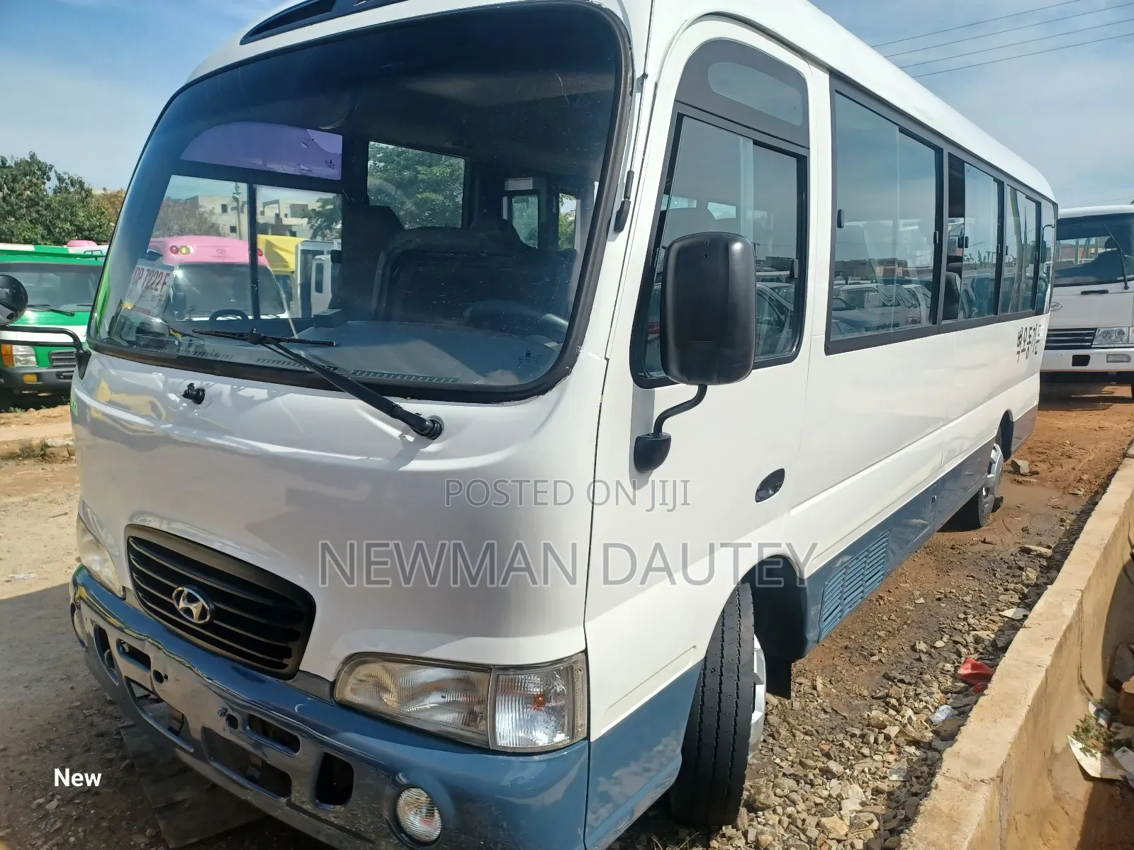 Hyundai County 2012 White