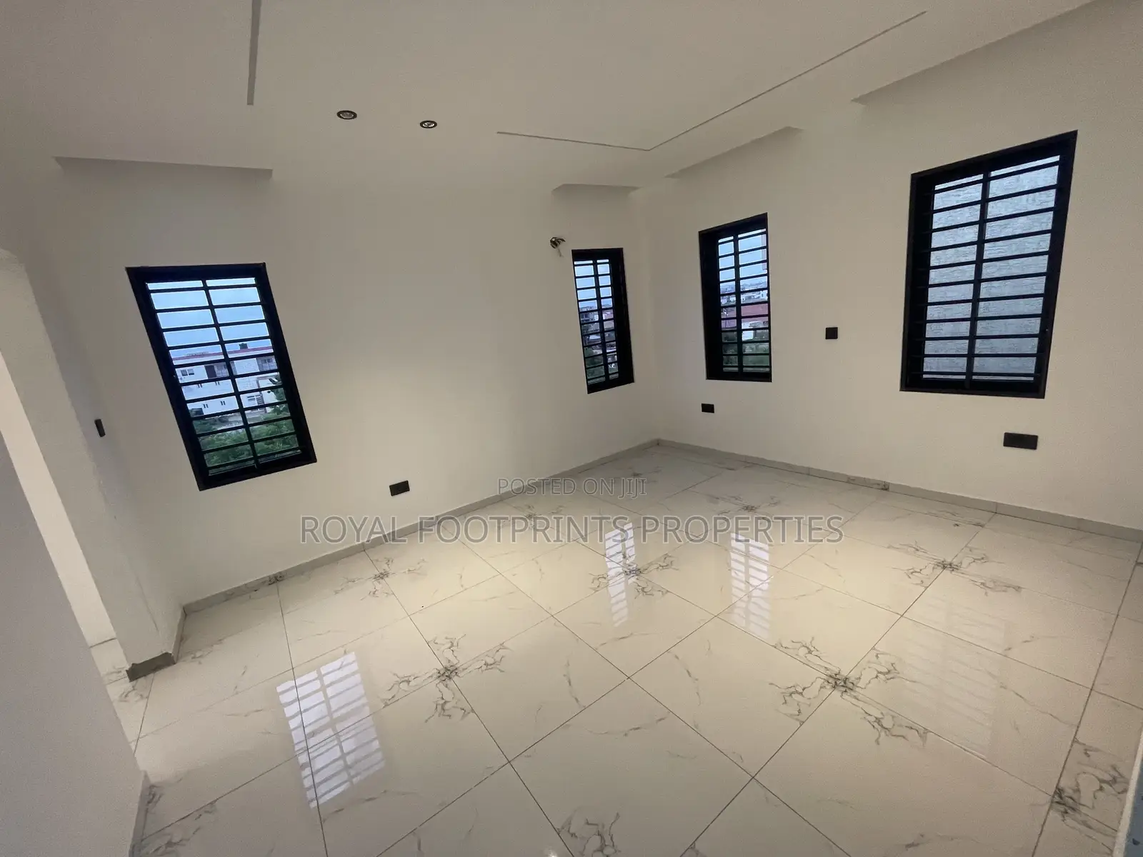 4bdrm House in Luxelooks Properties, Ashaley Botwe for sale