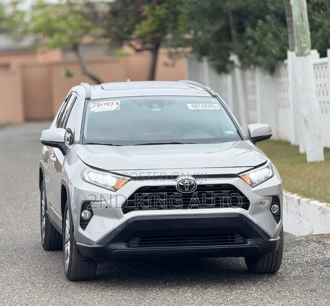 Toyota RAV4 XLE Premium AWD 2020 Silver