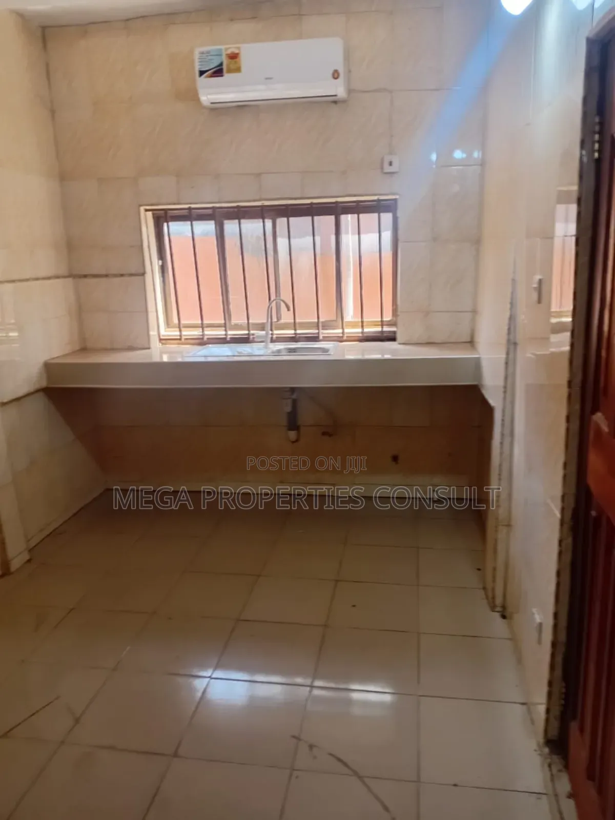 4bdrm Apartment in Sowutwuom for rent