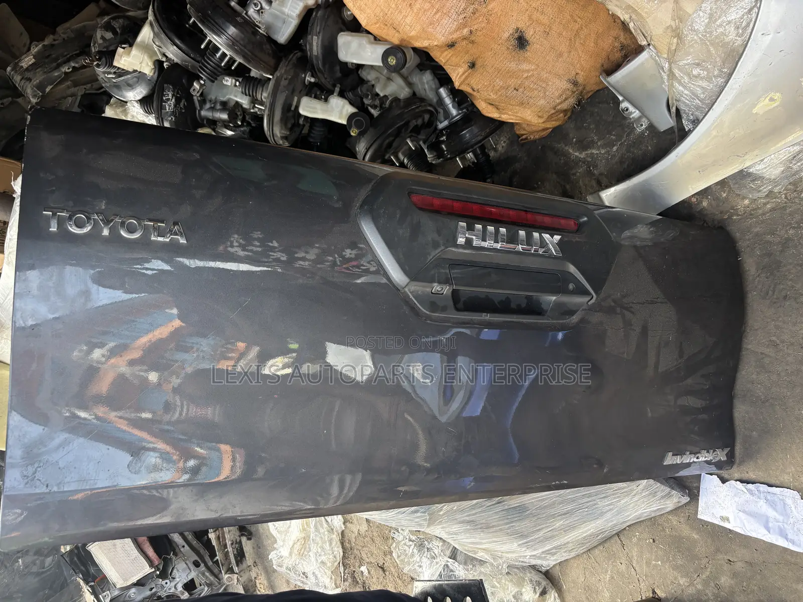 Toyota Hilux 2017,2018,2019,2020,2023 Tailgate/ Boot Available