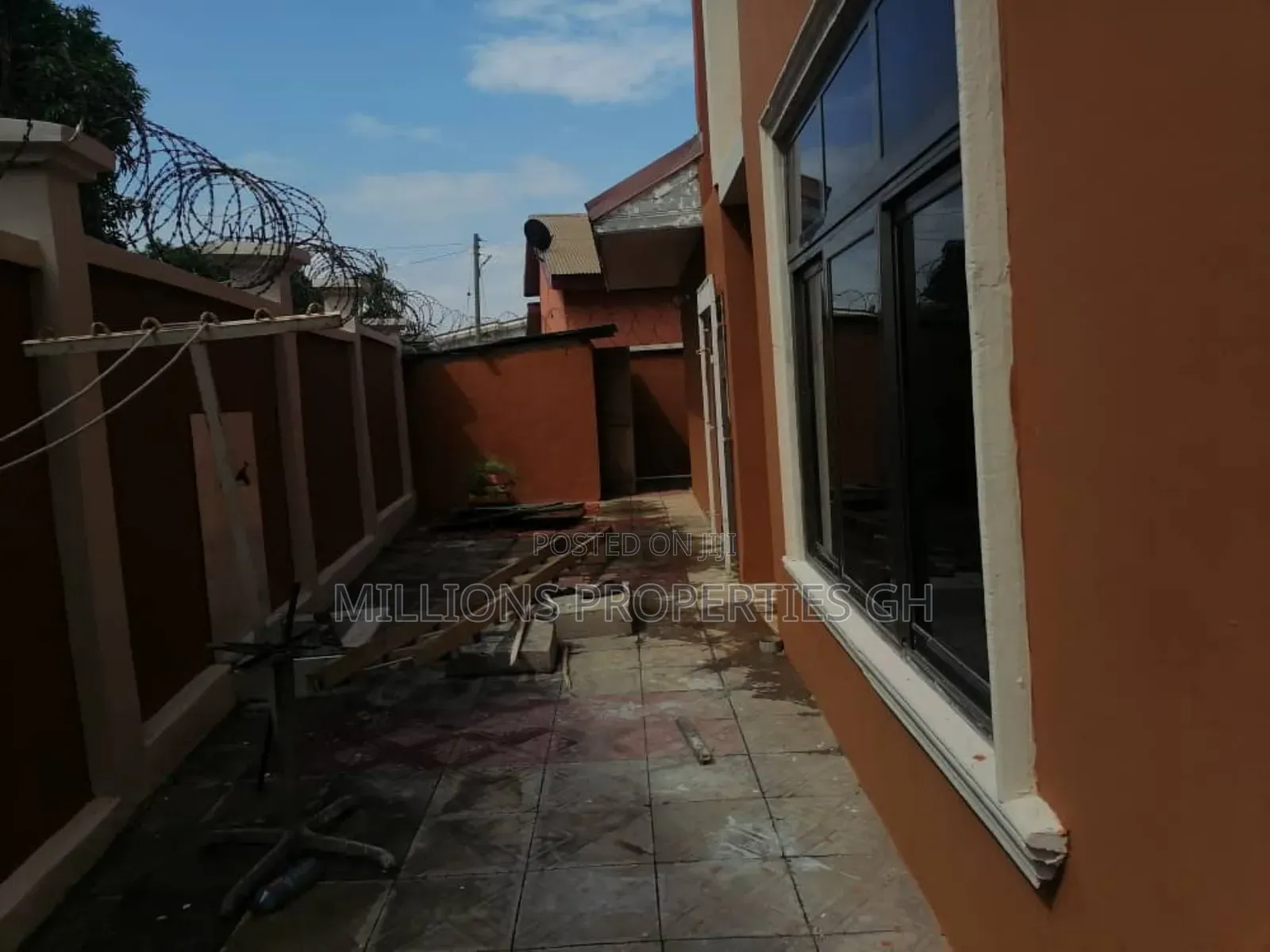 4bdrm House in Millions Properties, Kumasi Metropolitan for sale