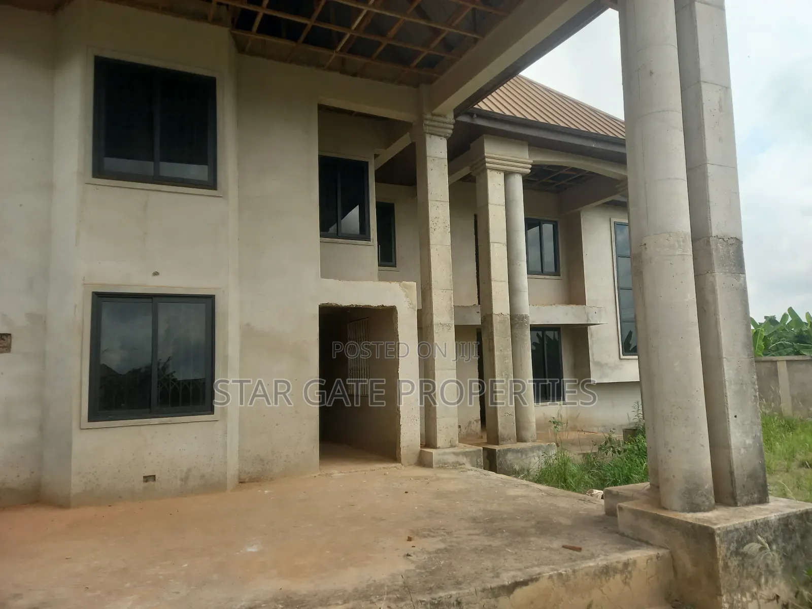 8bdrm House in Santasi Nkoransa, Kumasi Metropolitan for sale