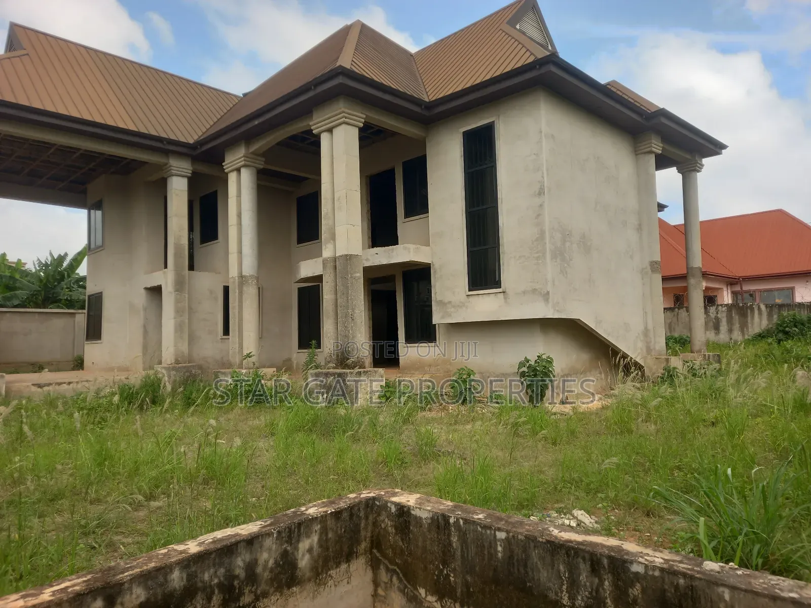 8bdrm House in Santasi Nkoransa, Kumasi Metropolitan for sale